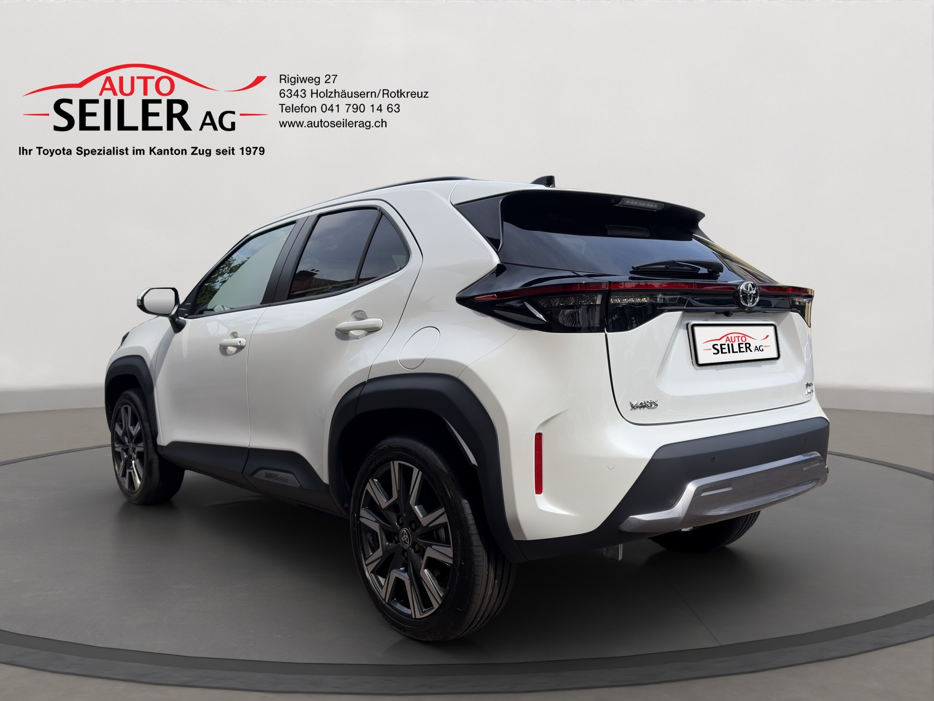 TOYOTA Yaris Cross 1.5 Premium AWDi e-CVT-showroom-element-2