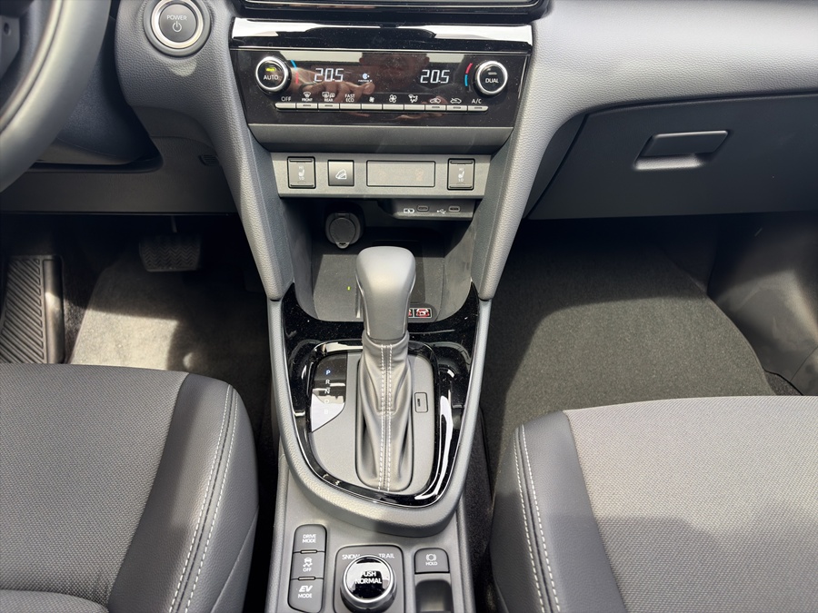 TOYOTA Yaris Cross 1.5 Premium AWDi e-CVT-image-11