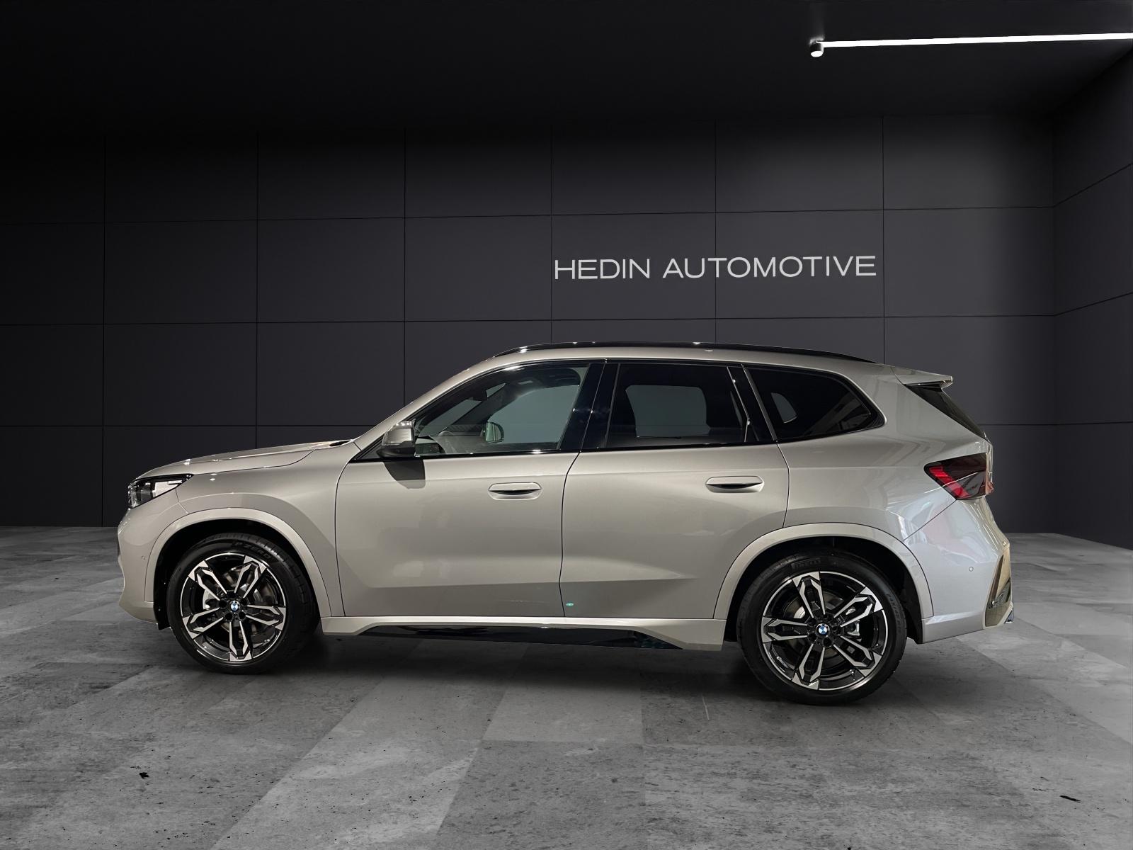 BMW iX1 30 xDrive-showroom-element-1