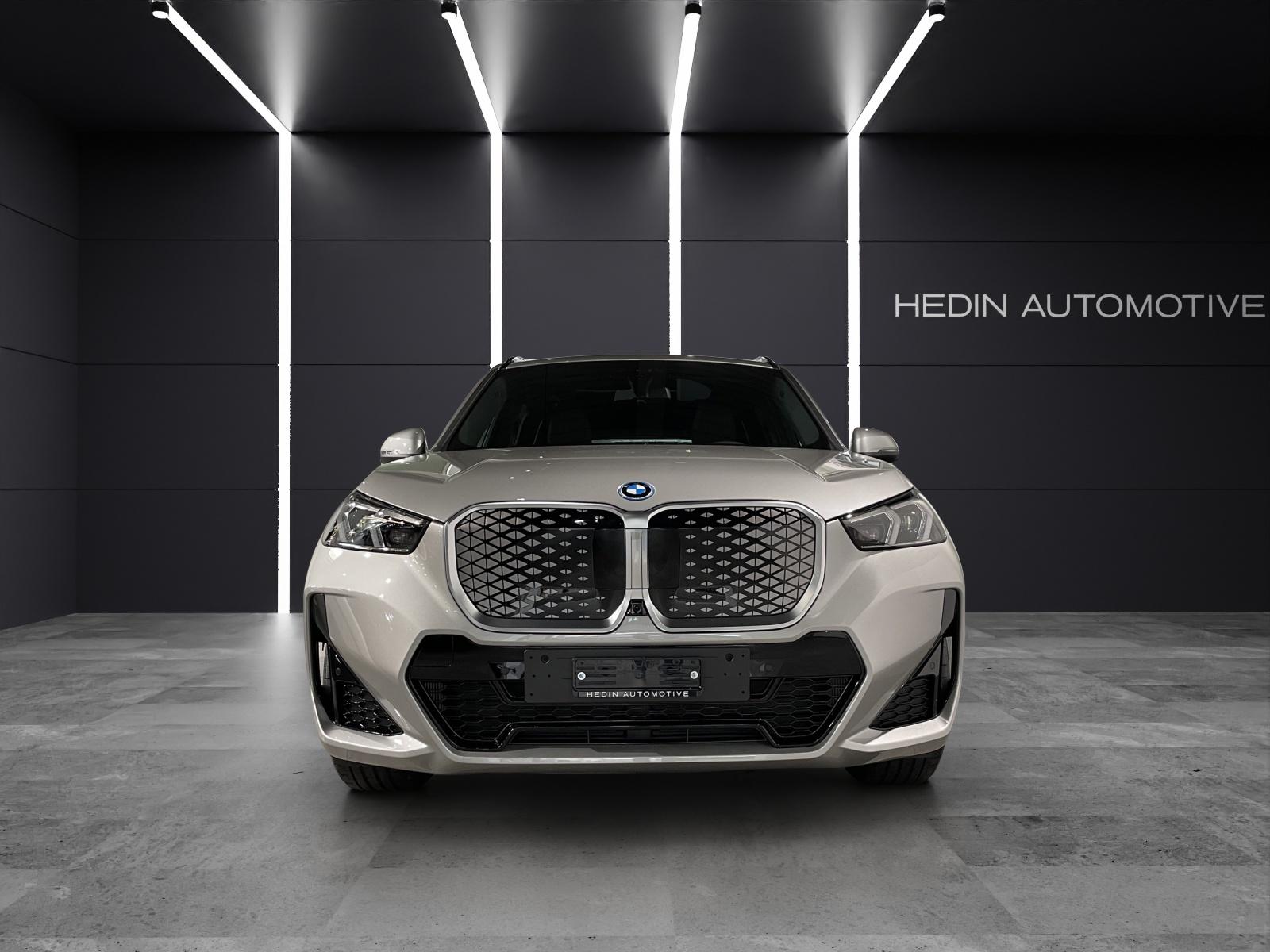 BMW iX1 30 xDrive-showroom-element-2