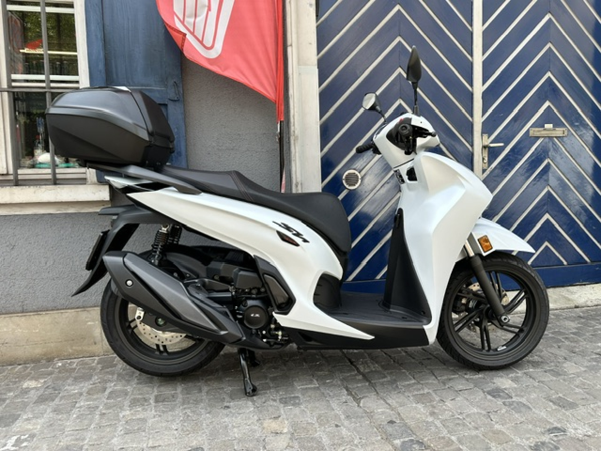 HONDA SH 350 Sporty Smart Top Box TOP Occasion mit wenig Kilometer-image-0