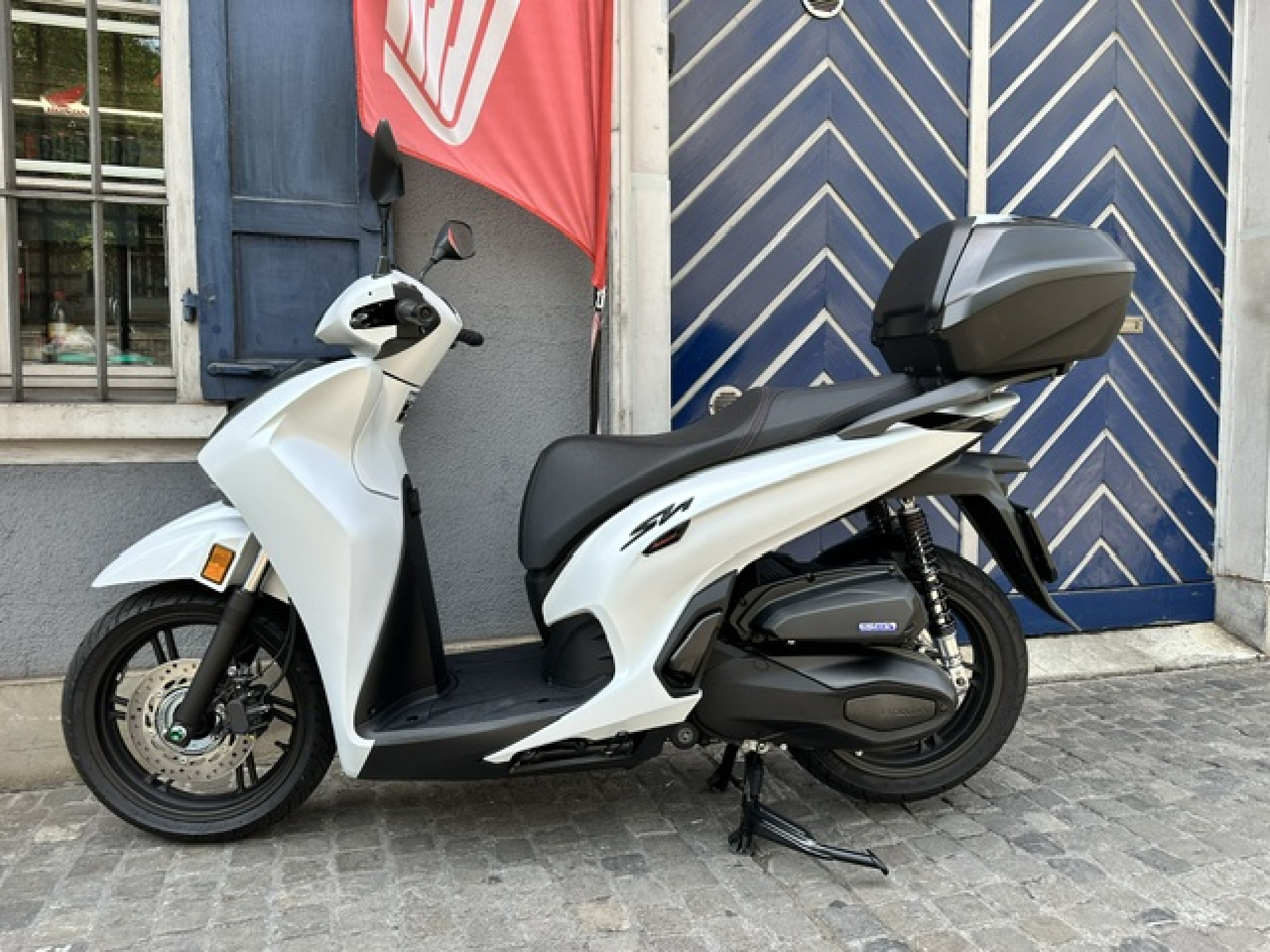 HONDA SH 350 Sporty Smart Top Box TOP Occasion mit wenig Kilometer-image-2