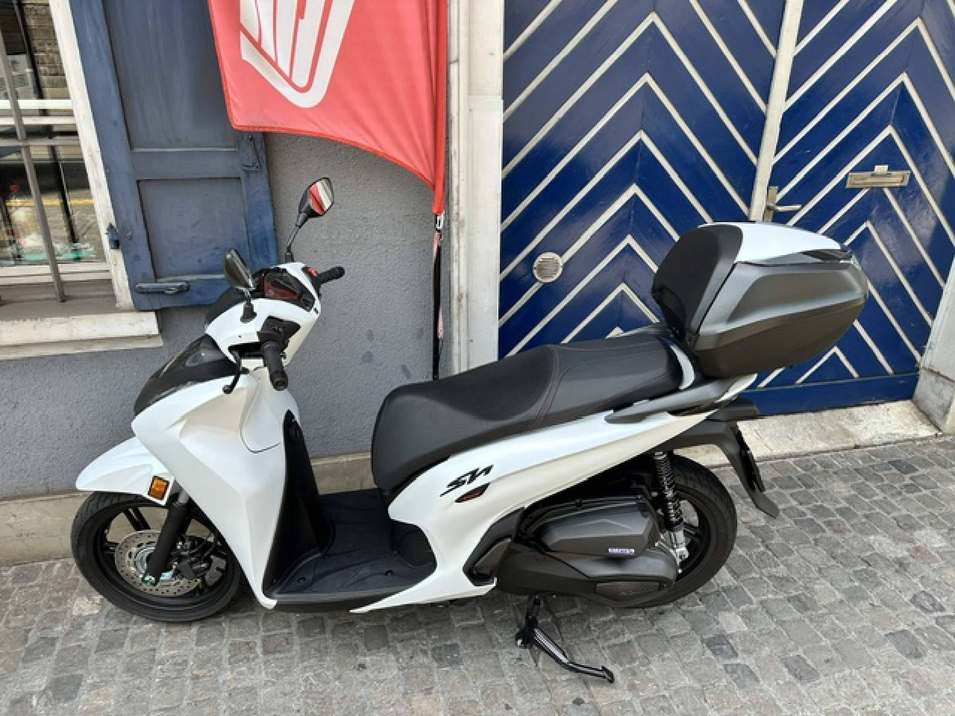 HONDA SH 350 Sporty Smart Top Box TOP Occasion mit wenig Kilometer-image-4