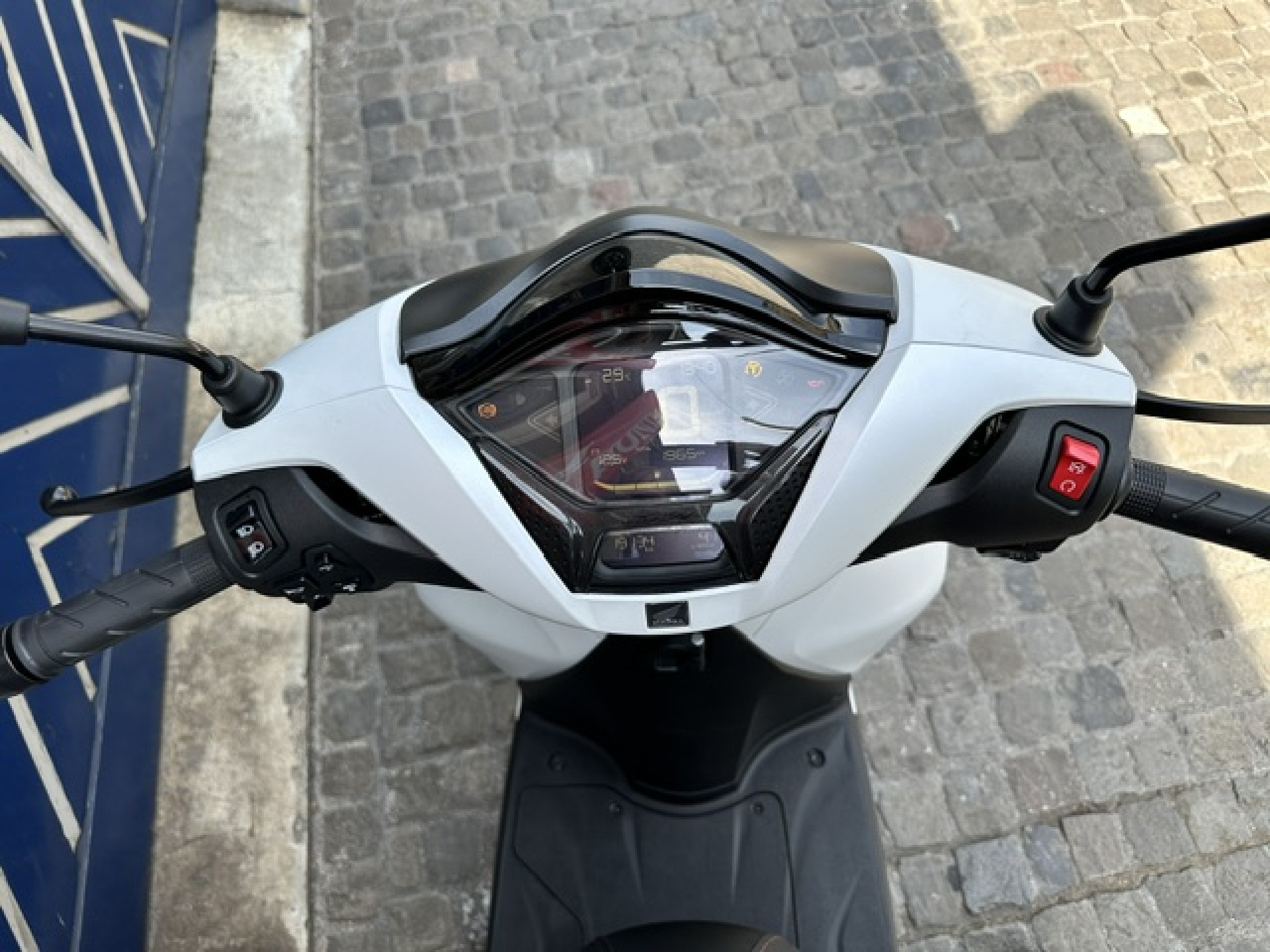 HONDA SH 350 Sporty Smart Top Box TOP Occasion mit wenig Kilometer-image-6