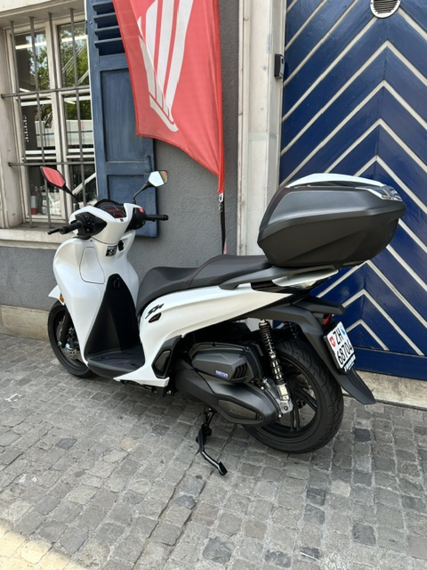 HONDA SH 350 Sporty Smart Top Box TOP Occasion mit wenig Kilometer-image-3