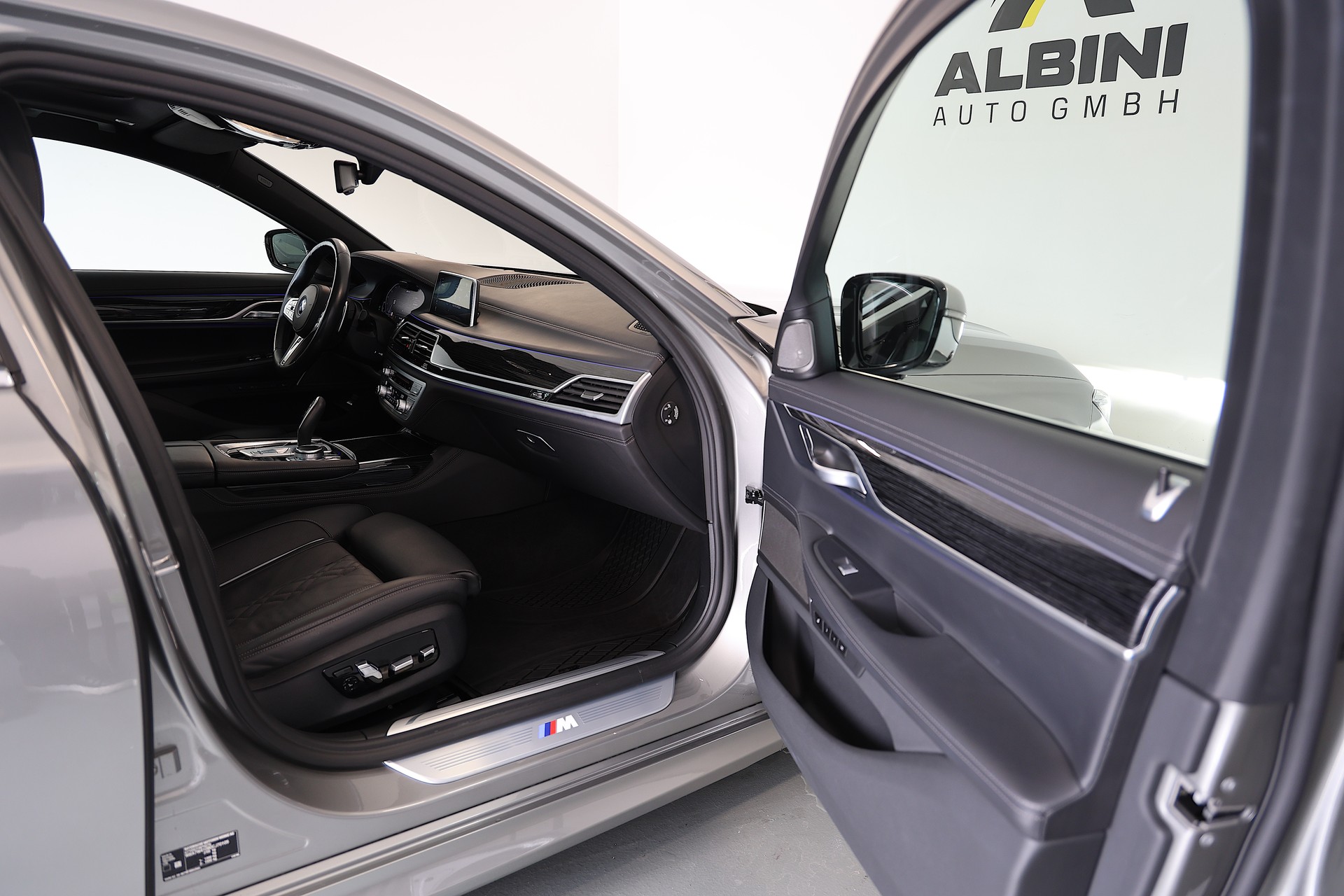 BMW 745Le M-Sport xDrive SAG-image-9