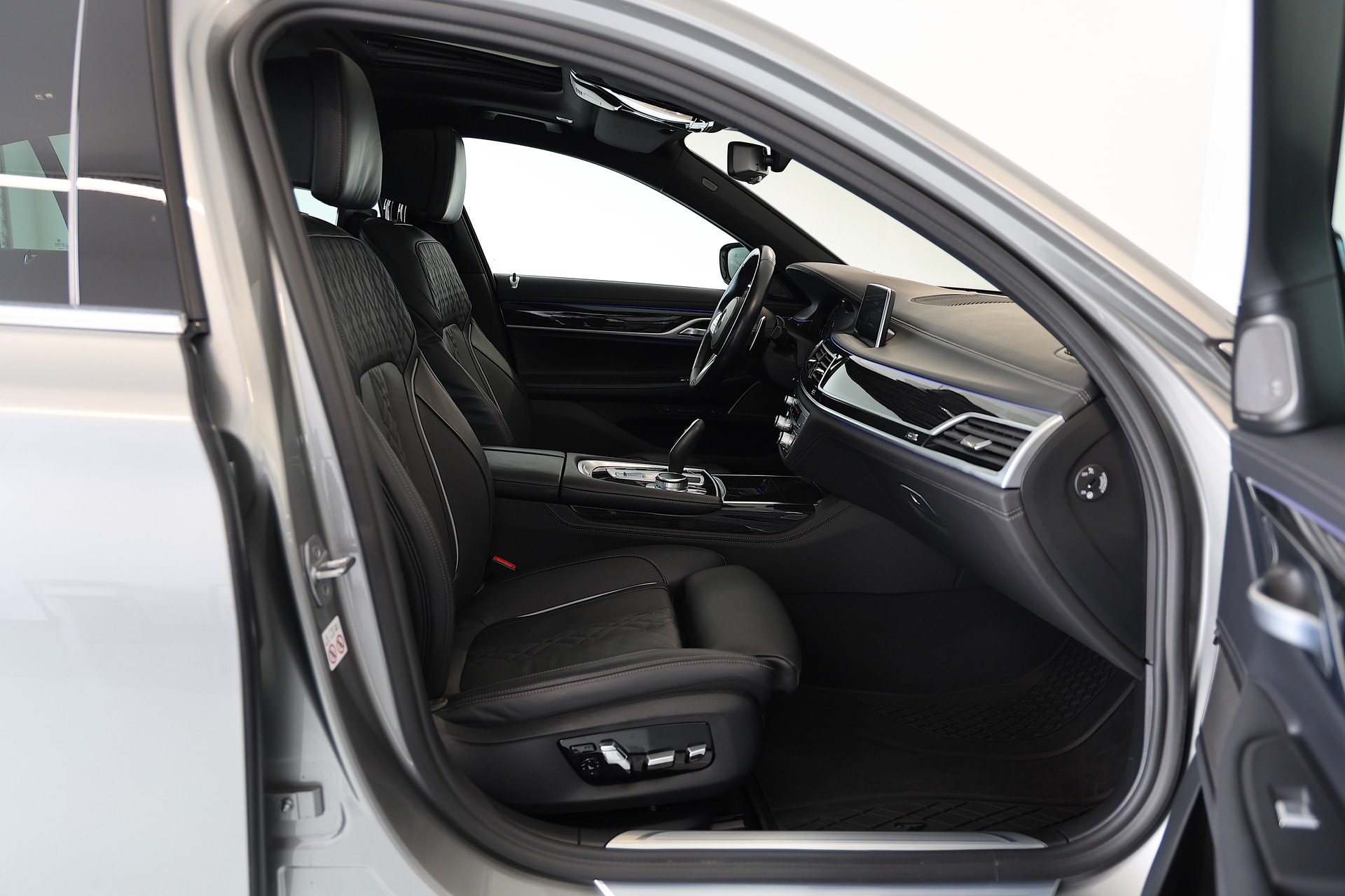 BMW 745Le M-Sport xDrive SAG-image-10