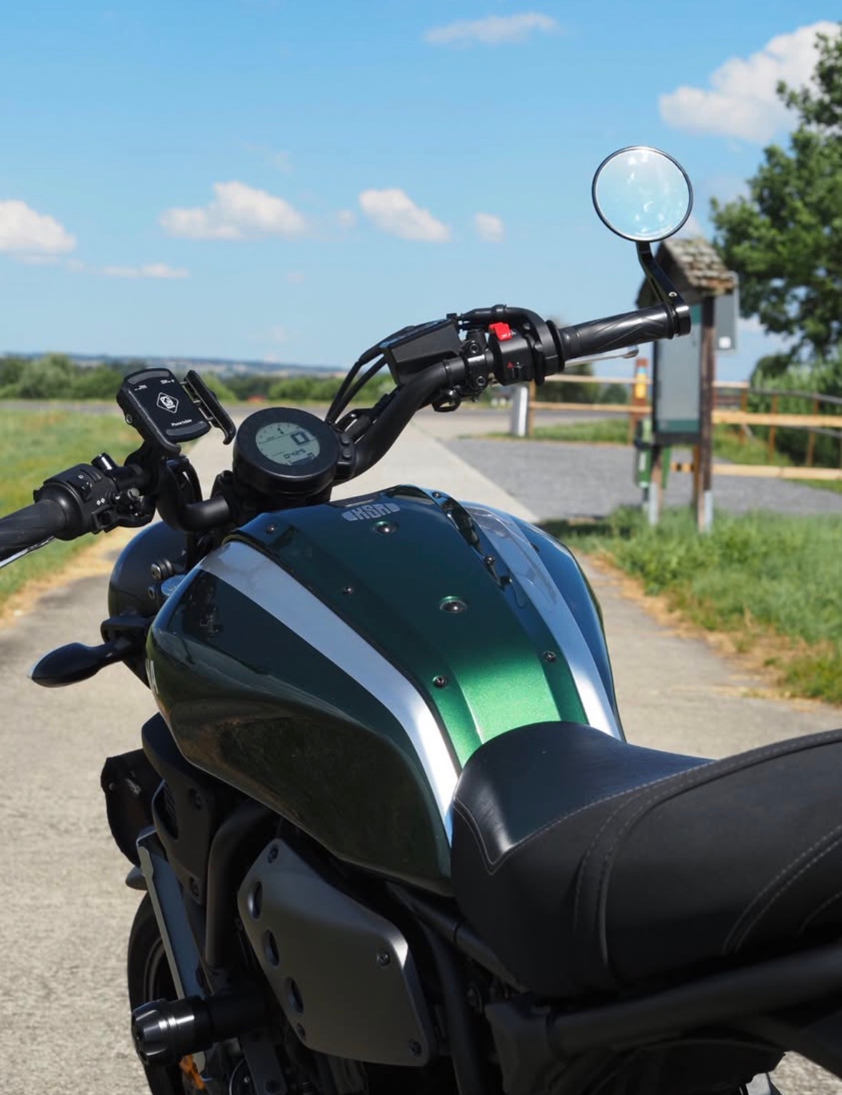 YAMAHA XSR 700-image-2