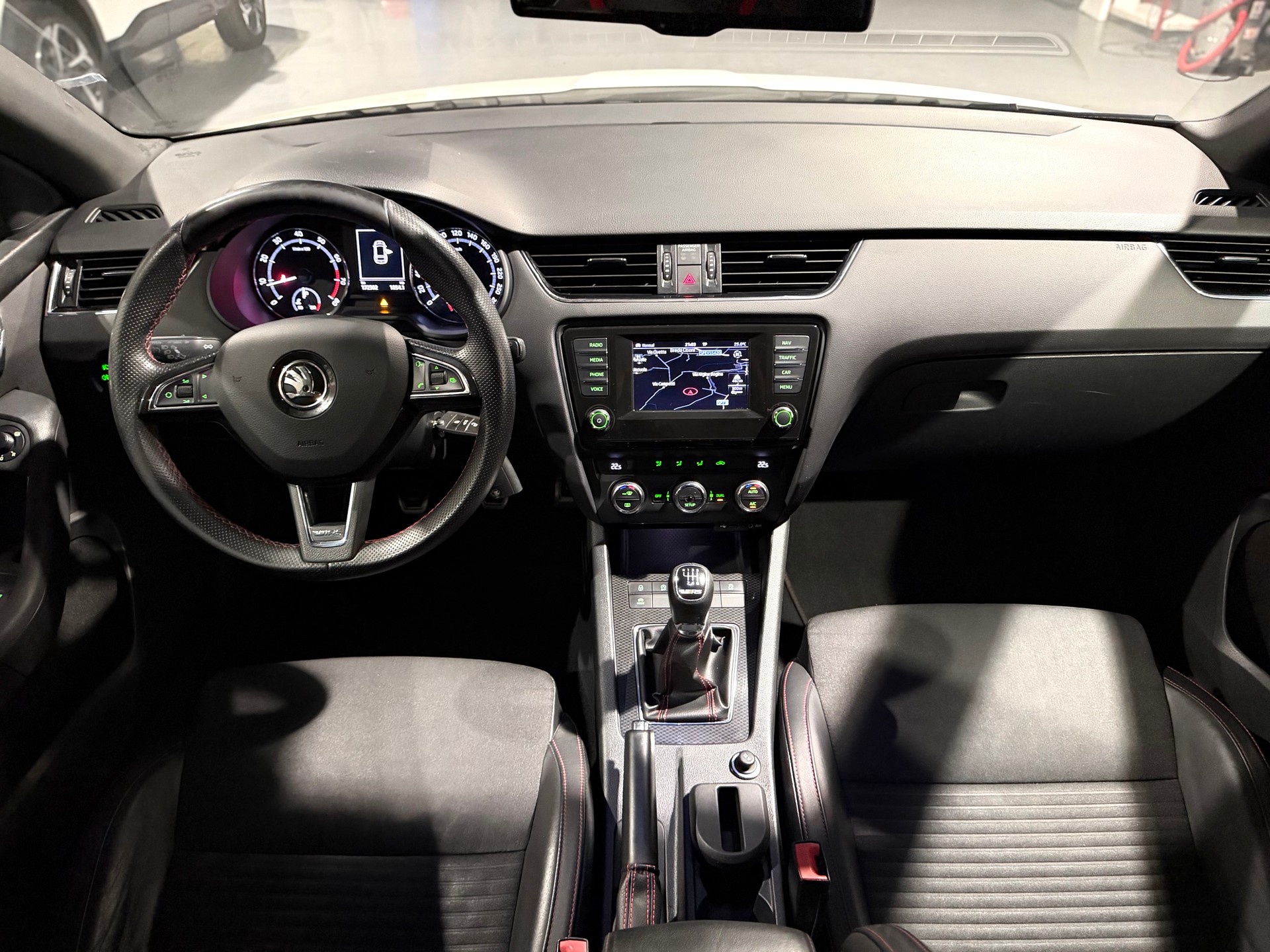 SKODA Octavia Combi 2.0 TSI RS-image-8
