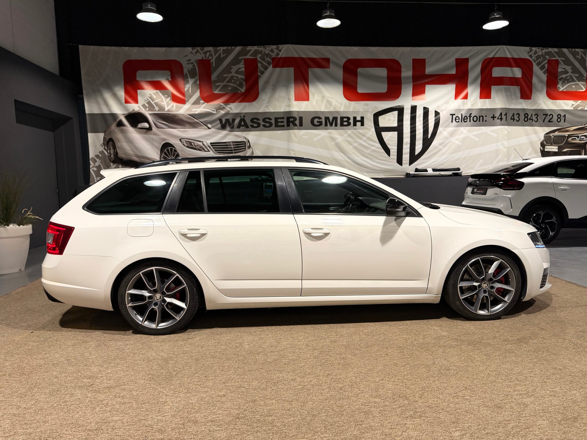 SKODA Octavia Combi 2.0 TSI RS-showroom-element-1