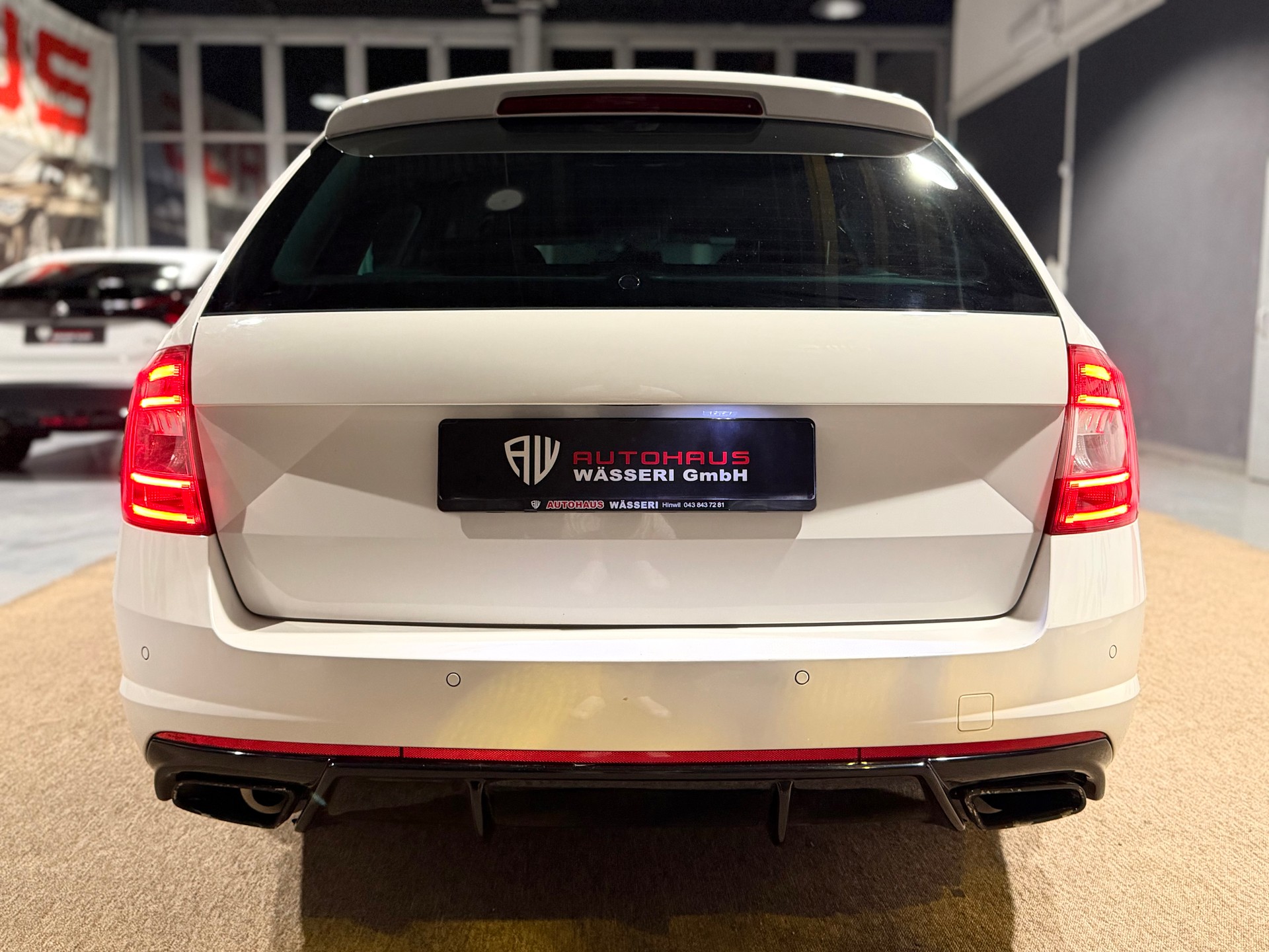 SKODA Octavia Combi 2.0 TSI RS-showroom-element-3