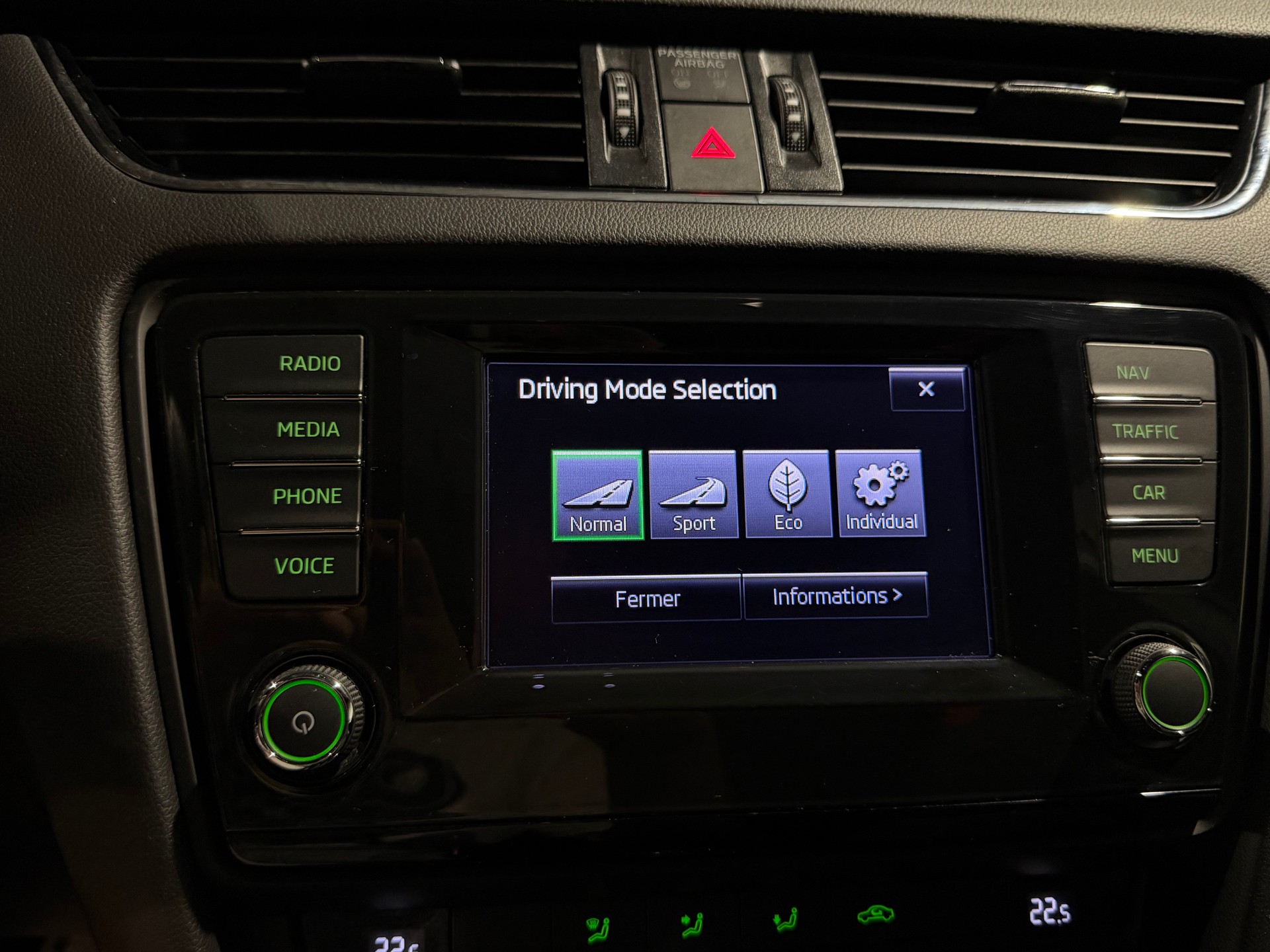 SKODA Octavia Combi 2.0 TSI RS-image-17