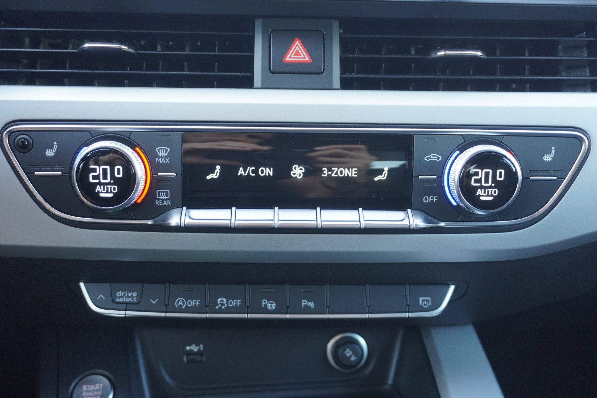 AUDI A4 Avant 40 TDI Attraction quattro S-tronic-image-18