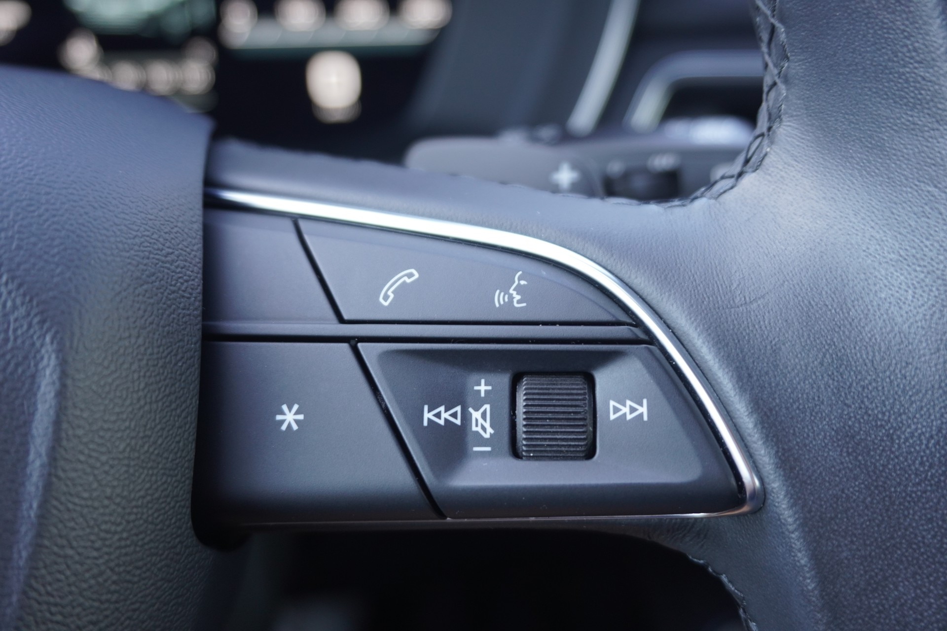 AUDI A4 Avant 40 TDI Attraction quattro S-tronic-image-29