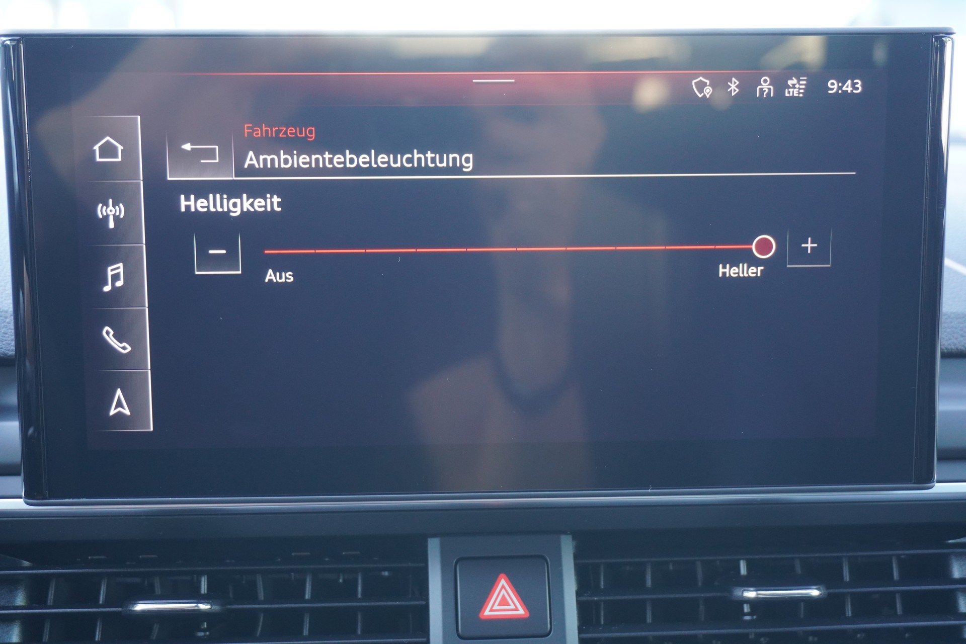 AUDI A4 Avant 40 TDI Attraction quattro S-tronic-image-24