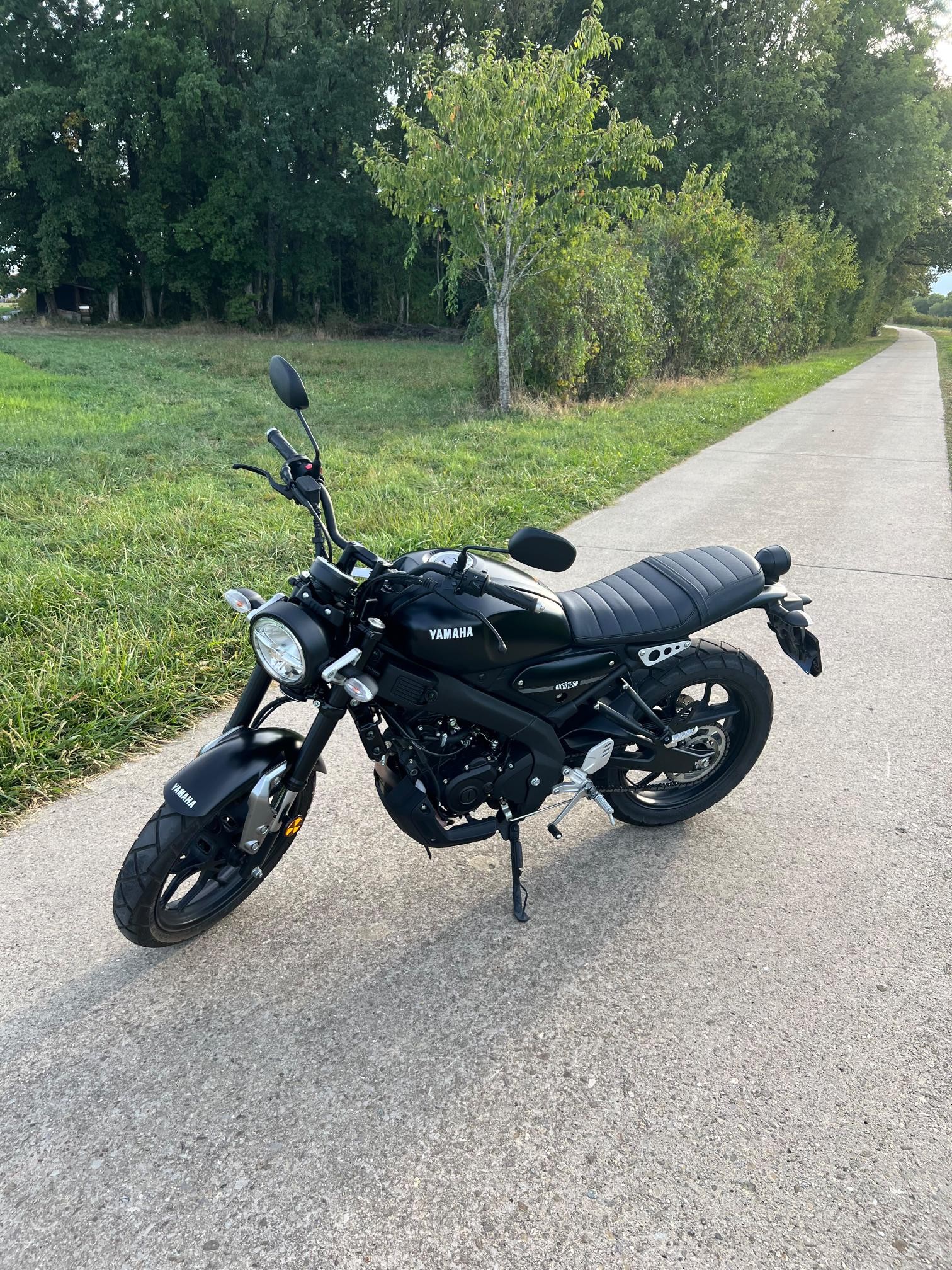 YAMAHA XSR 125-image-3