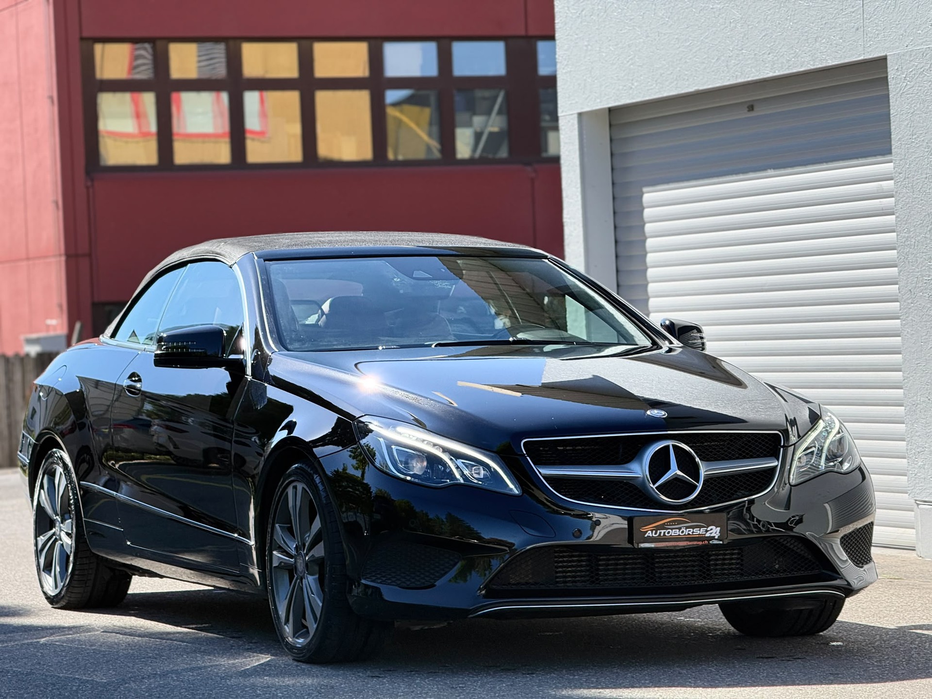 MERCEDES-BENZ E 250 Cabriolet-showroom-element-1