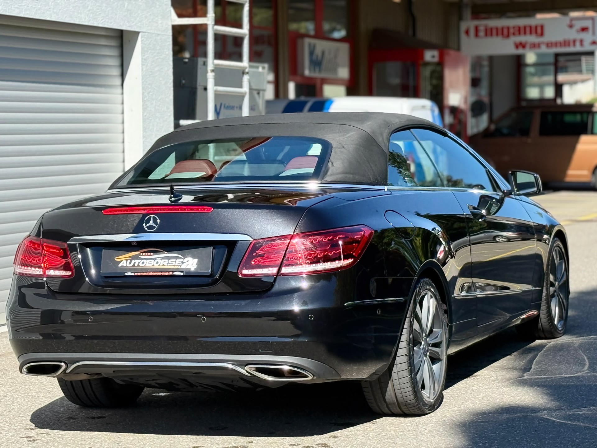MERCEDES-BENZ E 250 Cabriolet-showroom-element-3
