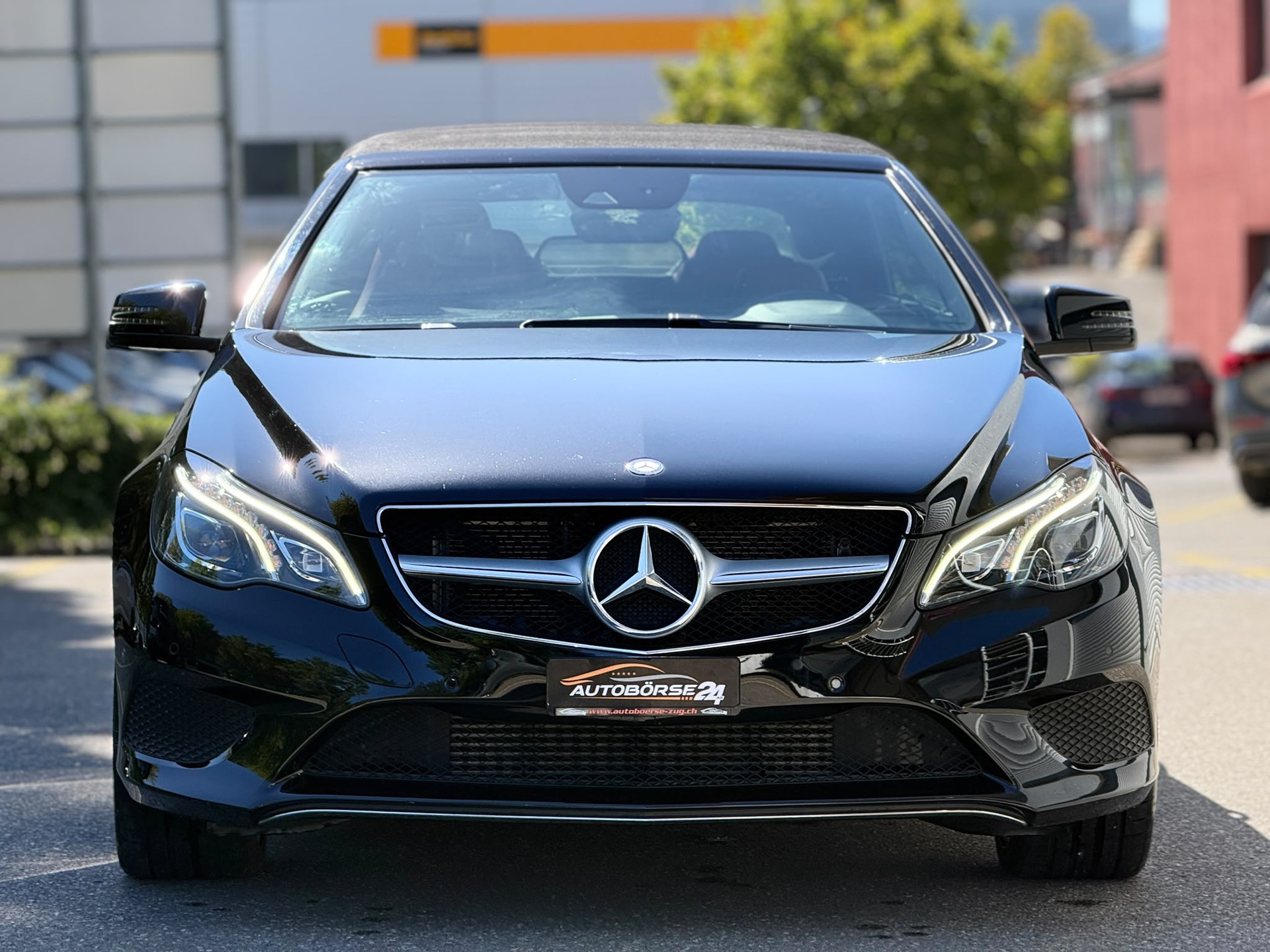 MERCEDES-BENZ E 250 Cabriolet-showroom-element-2