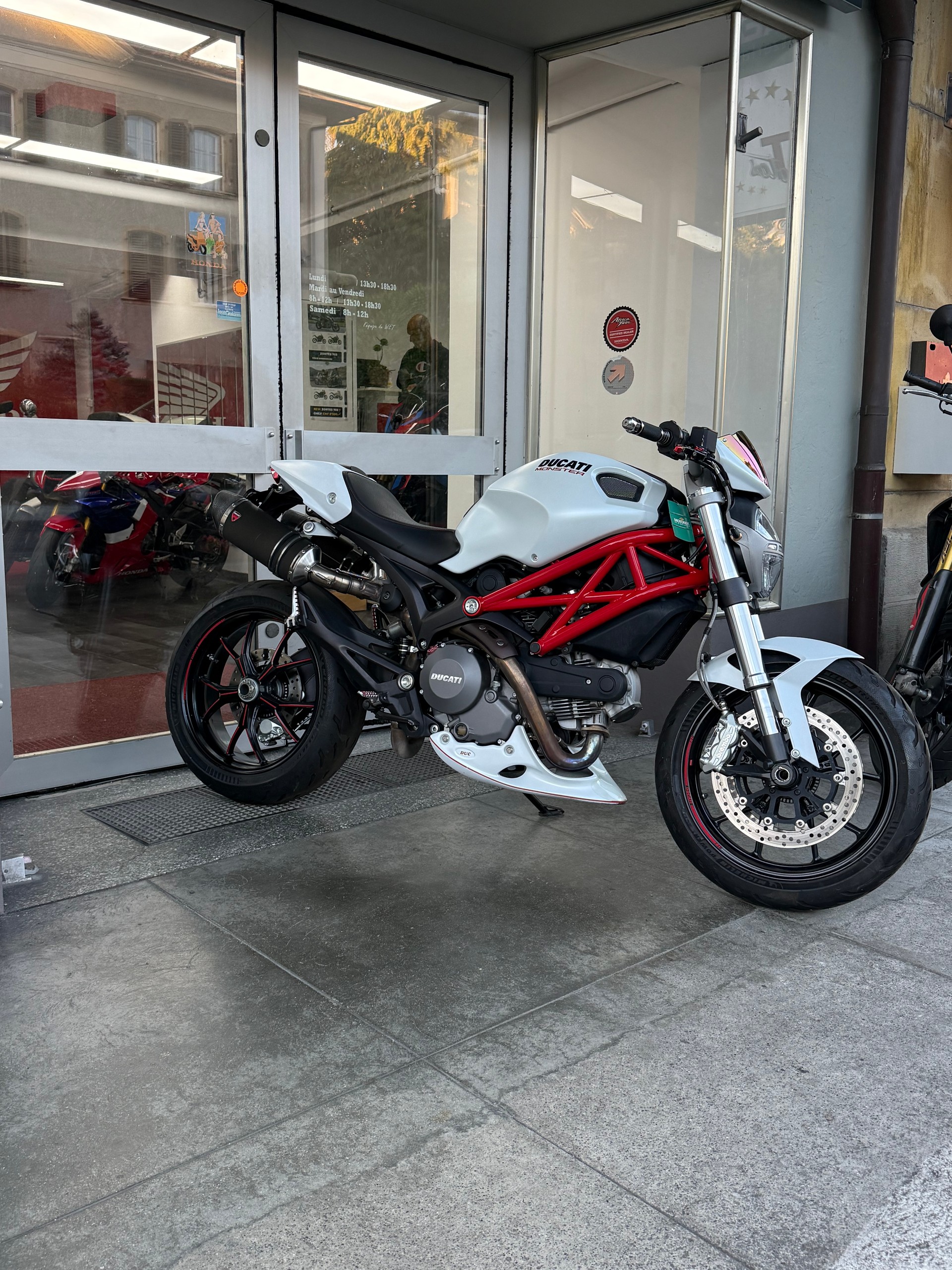 DUCATI Monster 796M ABS-image-2