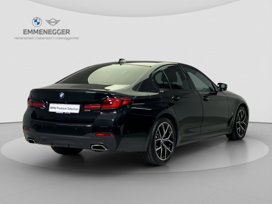 BMW 520d xDrive 48V M Sport-showroom-element-3