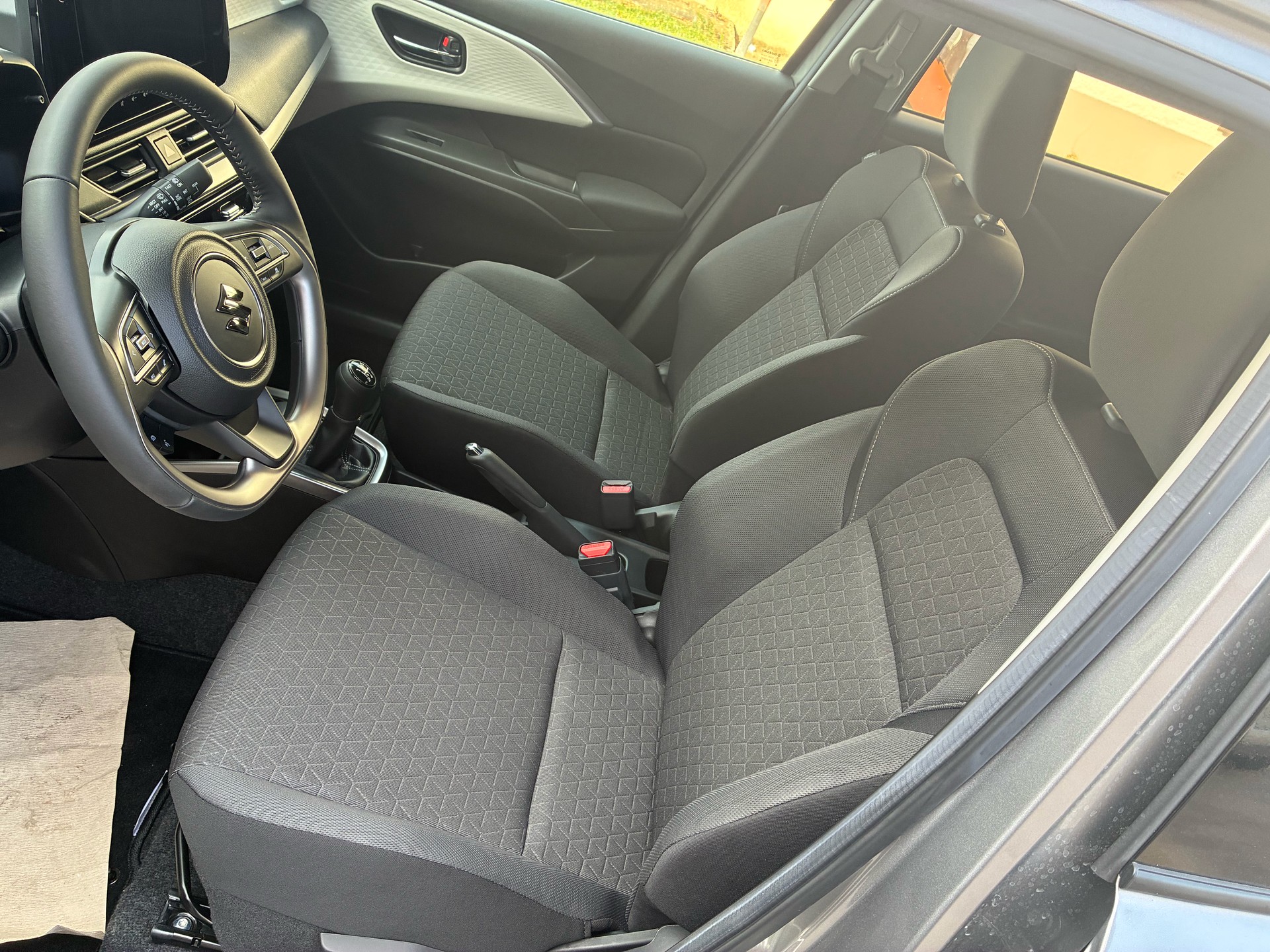 SUZUKI Swift 1.2 Compact Top Hybrid 4x4-image-11