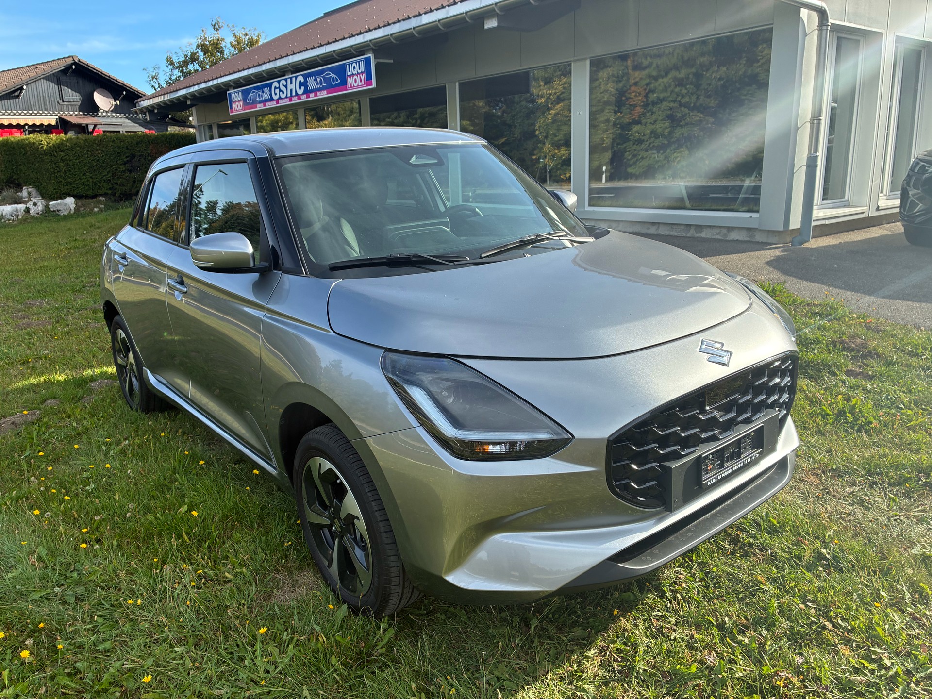 SUZUKI Swift 1.2 Compact Top Hybrid 4x4-image-2