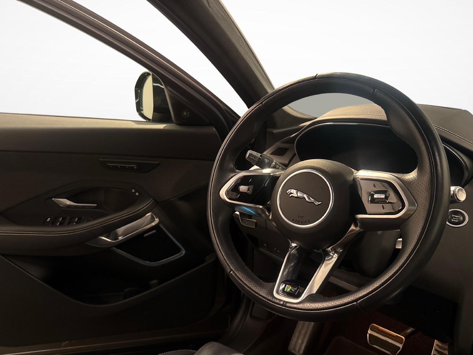 JAGUAR E-Pace 2.0 I4 250 R-Dynamic HSE AWD-image-16