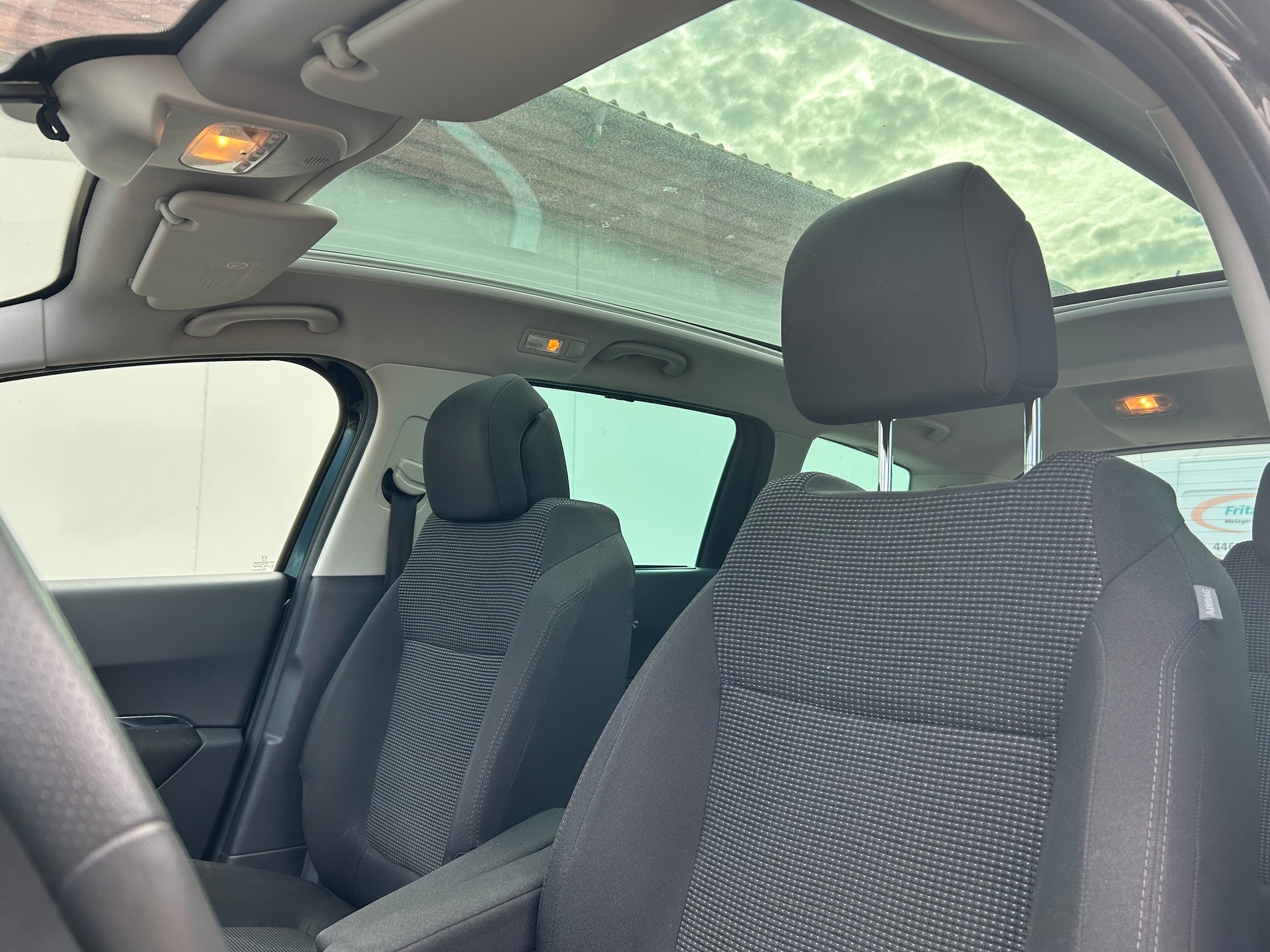 PEUGEOT 5008 2.0 HDI Sport Pack Automatic-image-7