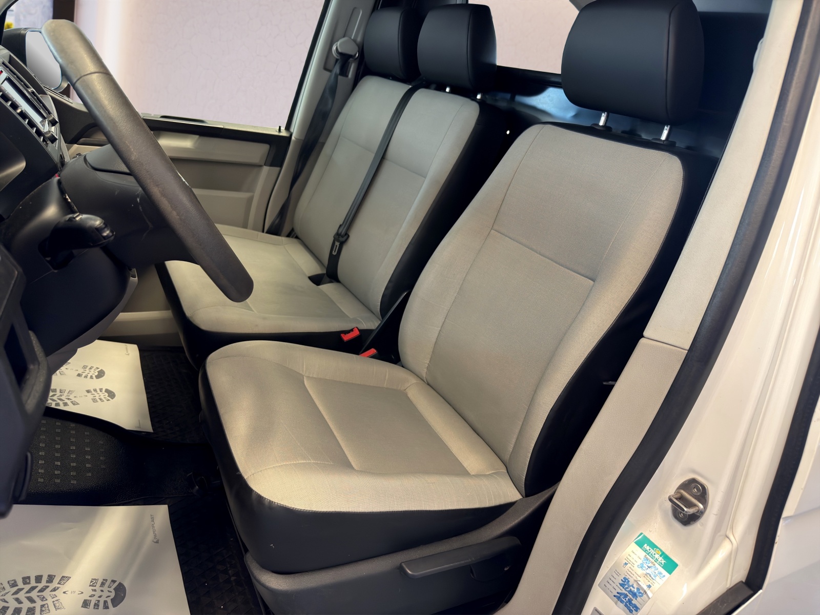 VW T6 2.0 TDI Transporter-image-14