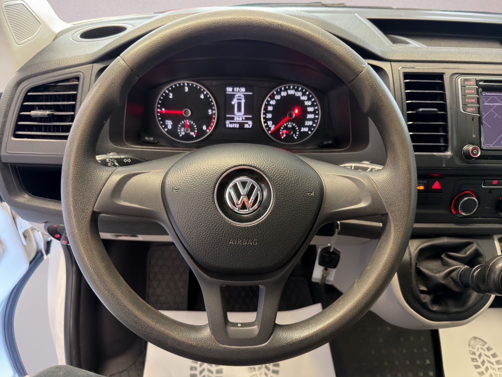 VW T6 2.0 TDI Transporter-image-9
