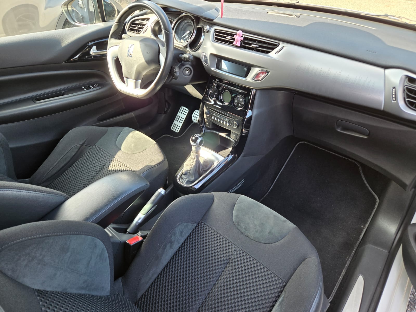 DS AUTOMOBILES DS3 1.2 VTi SO Irresistent-image-5