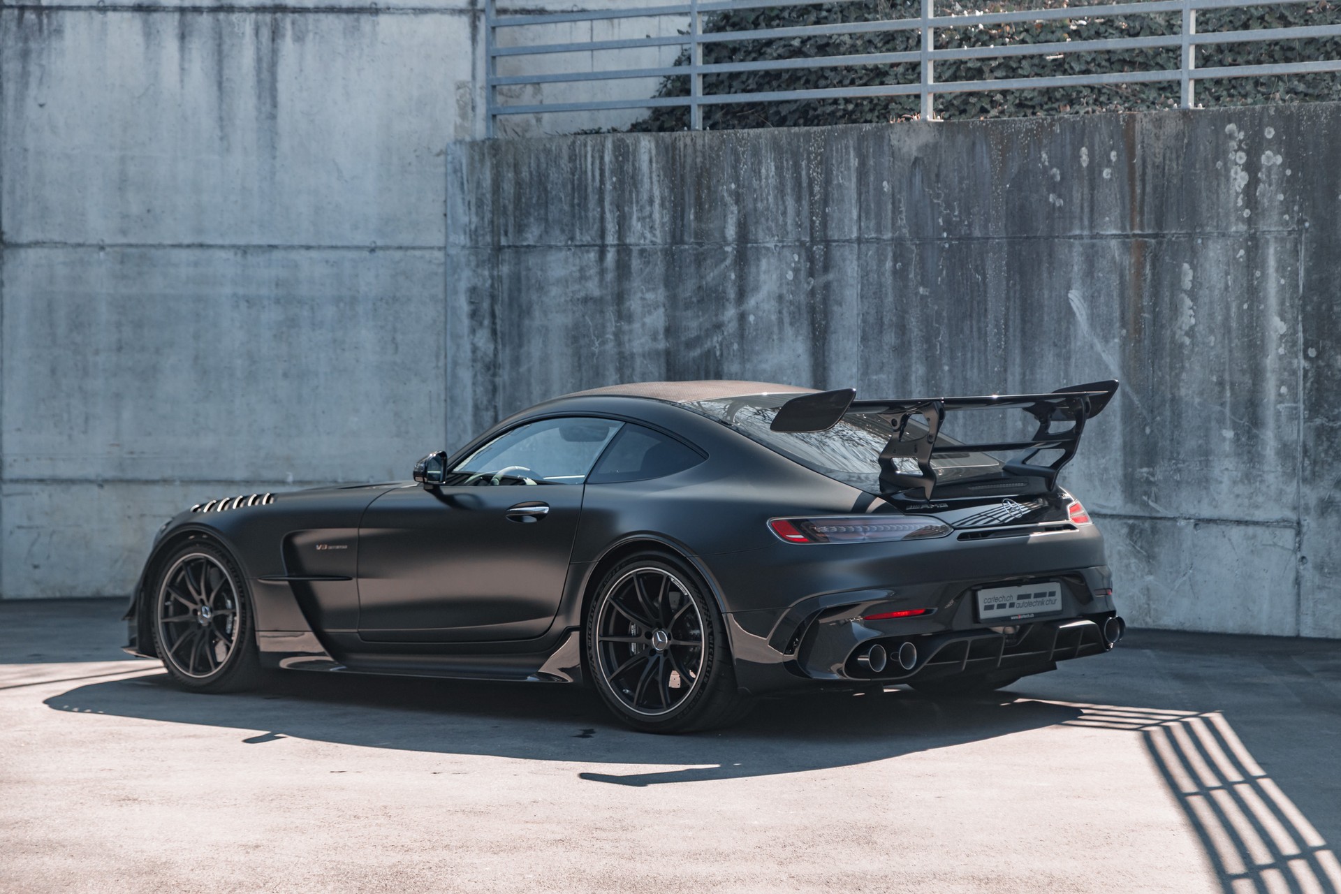 MERCEDES-BENZ AMG GT Black Series-showroom-element-2