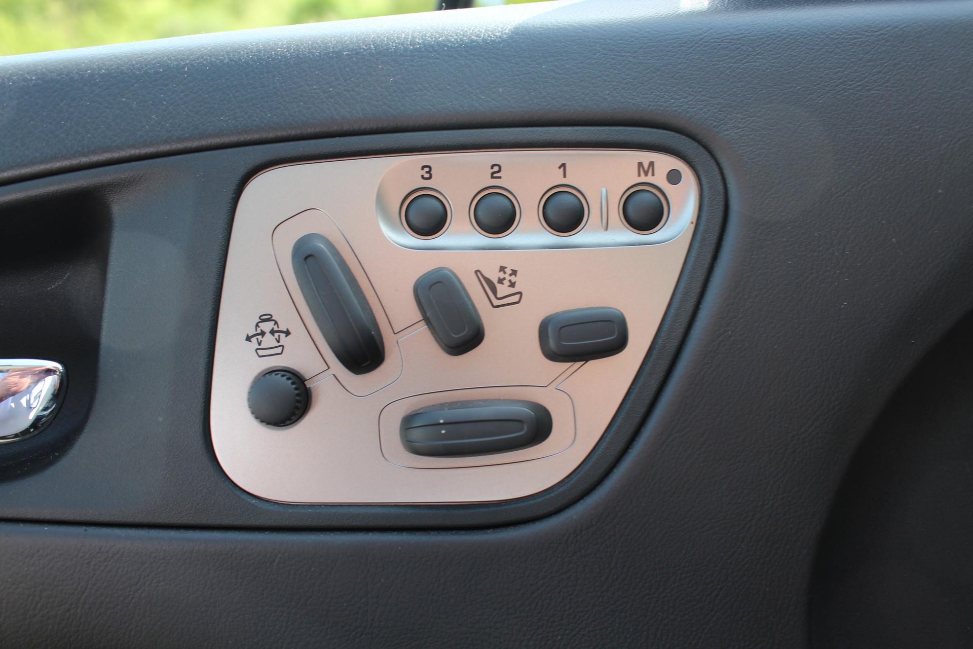 JAGUAR XKR 4.2 V8 SC Cabriolet 420PS Aut.-image-18