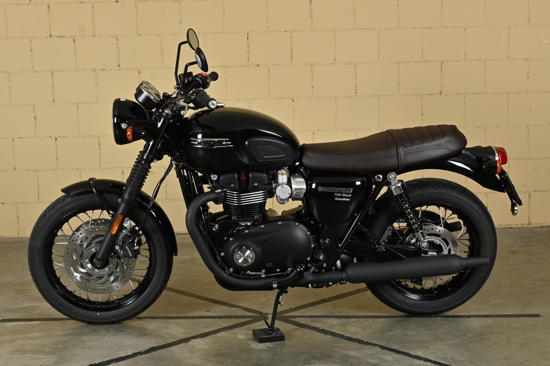 TRIUMPH Bonneville T120 Black-image-3