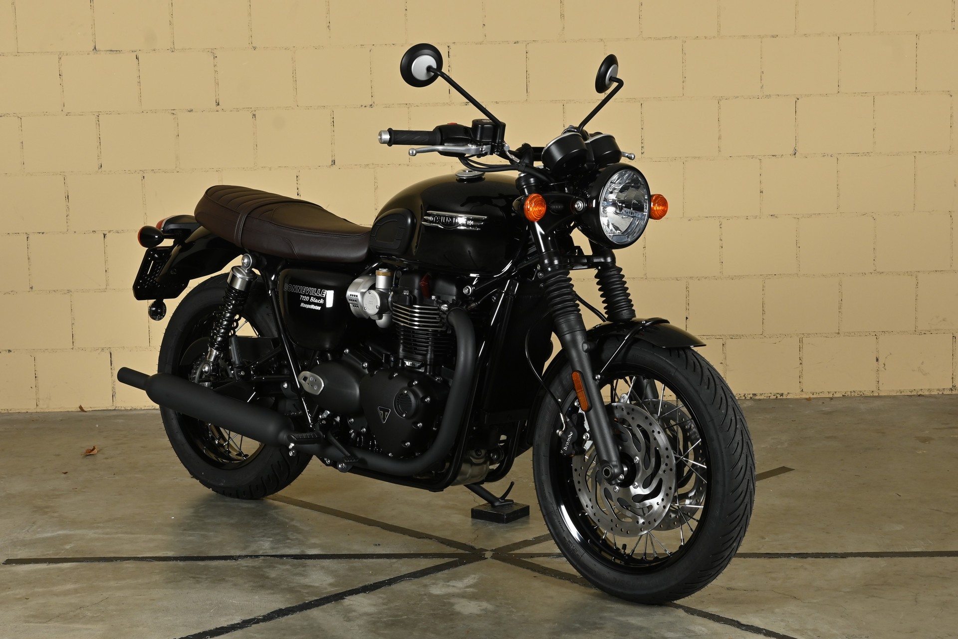 TRIUMPH Bonneville T120 Black-image-1
