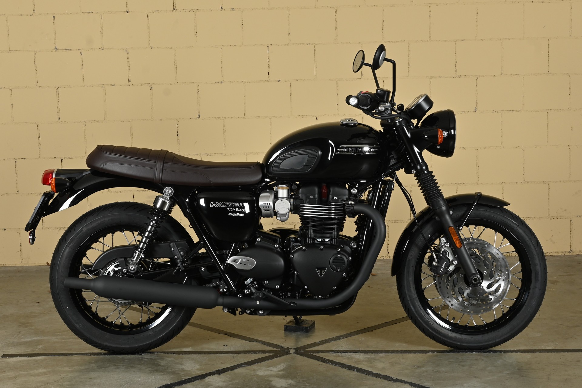 TRIUMPH Bonneville T120 Black-image-0
