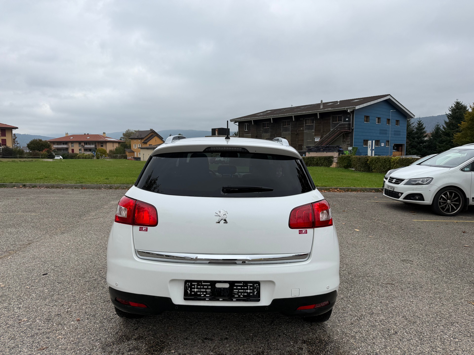 PEUGEOT 4008 1.8 HDi Allure 4WD-image-3