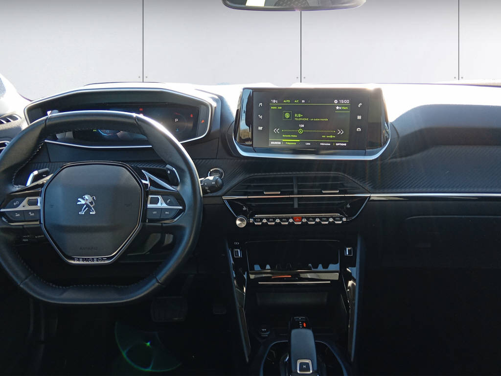 PEUGEOT 2008 1.2 PureTech 130 Allure-image-12