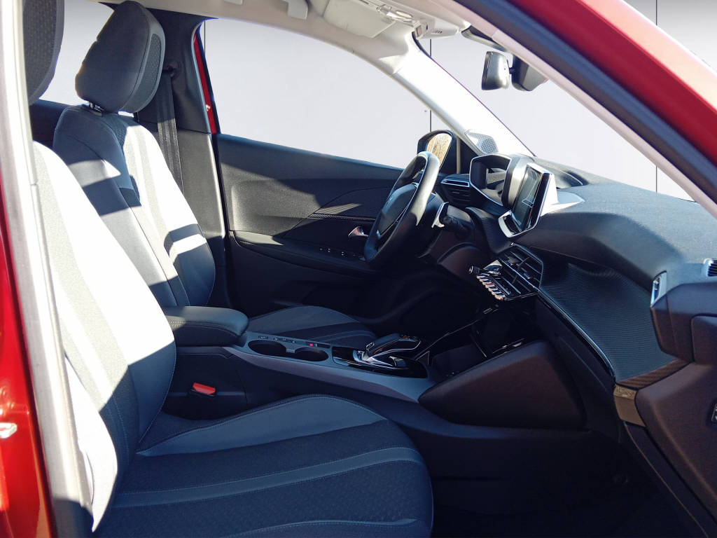PEUGEOT 2008 1.2 PureTech 130 Allure-image-14