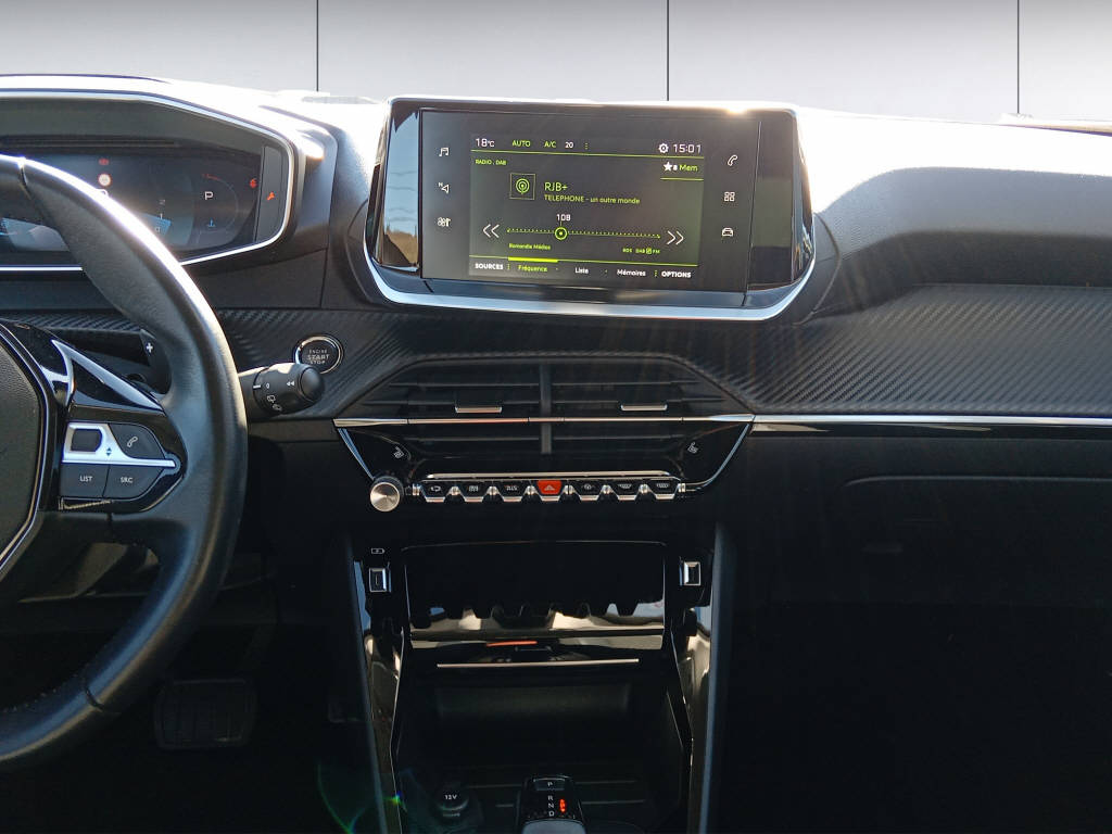 PEUGEOT 2008 1.2 PureTech 130 Allure-image-13