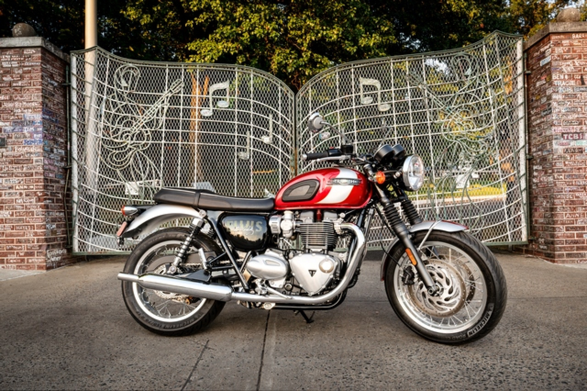 TRIUMPH Bonneville T120 Elvis Presley Limited Edition