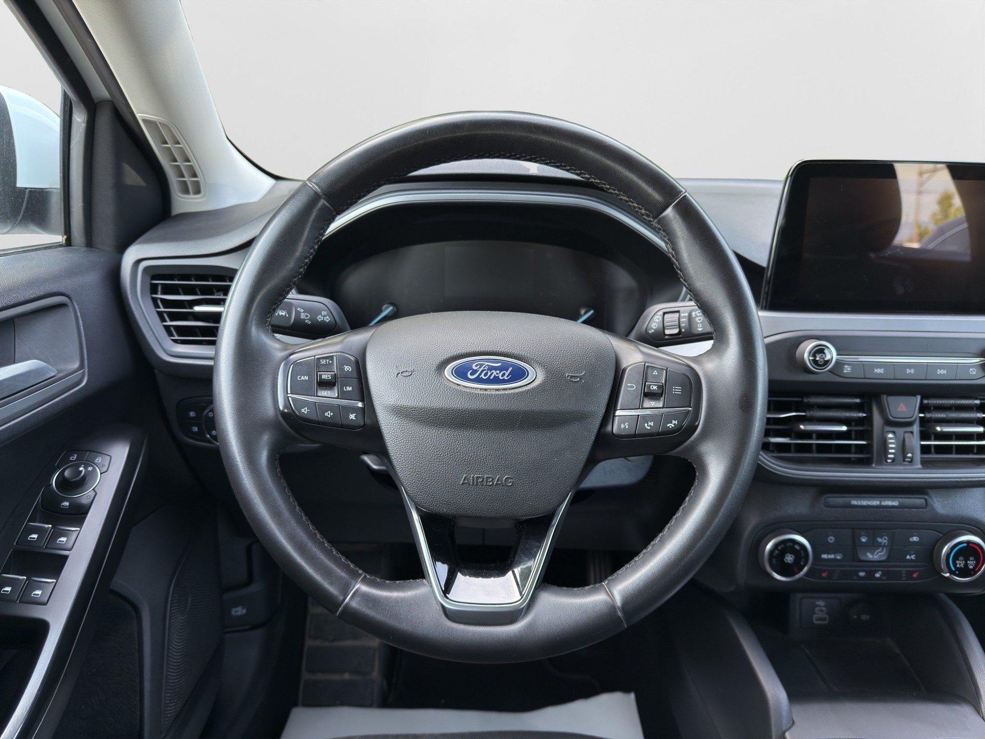 FORD Focus 1.5 TDCi Cool Connect Automatic-image-9