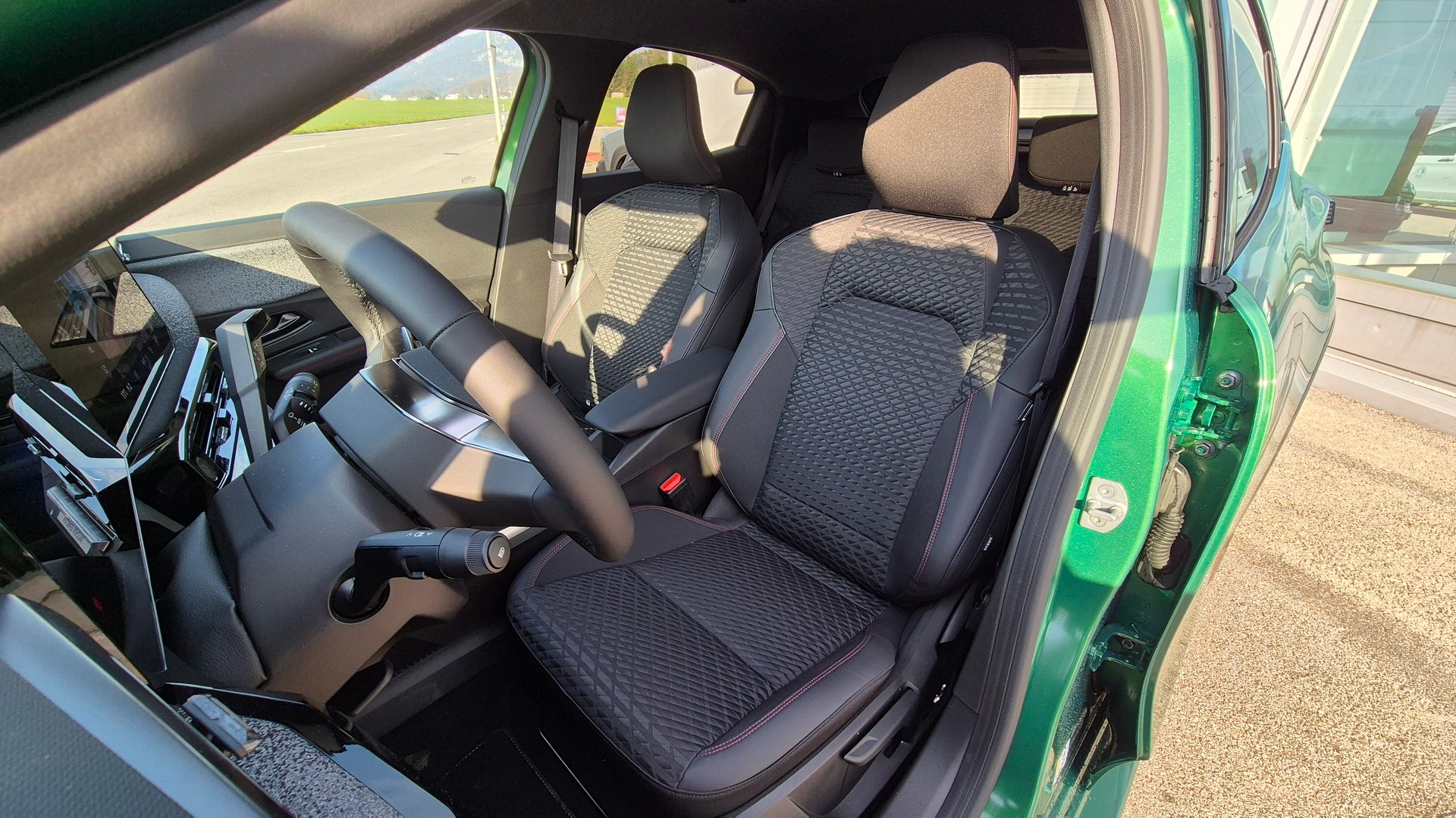 RENAULT Clio 1.8 E-Tech Techno-image-9