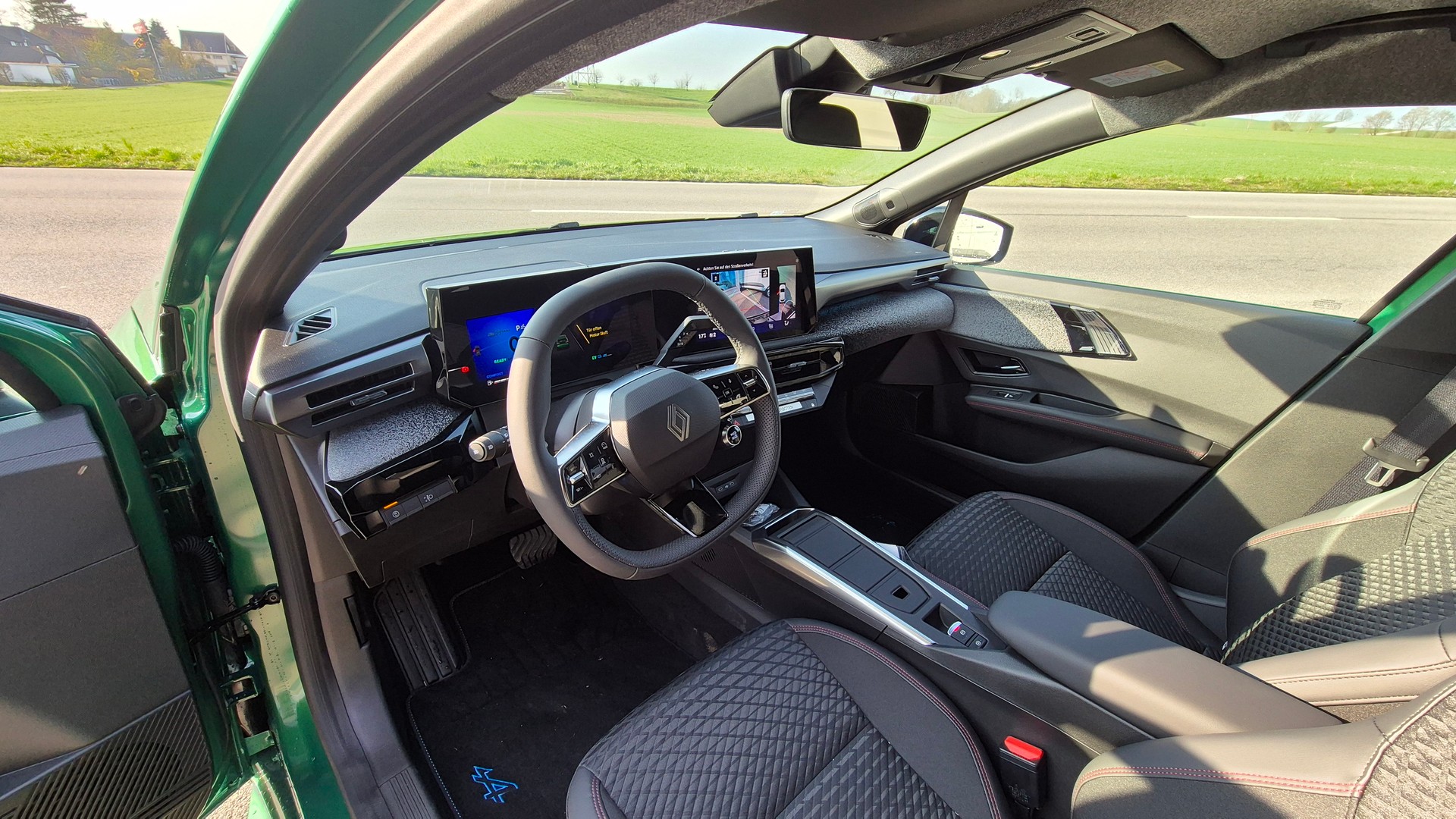 RENAULT Clio 1.8 E-Tech Techno-image-8