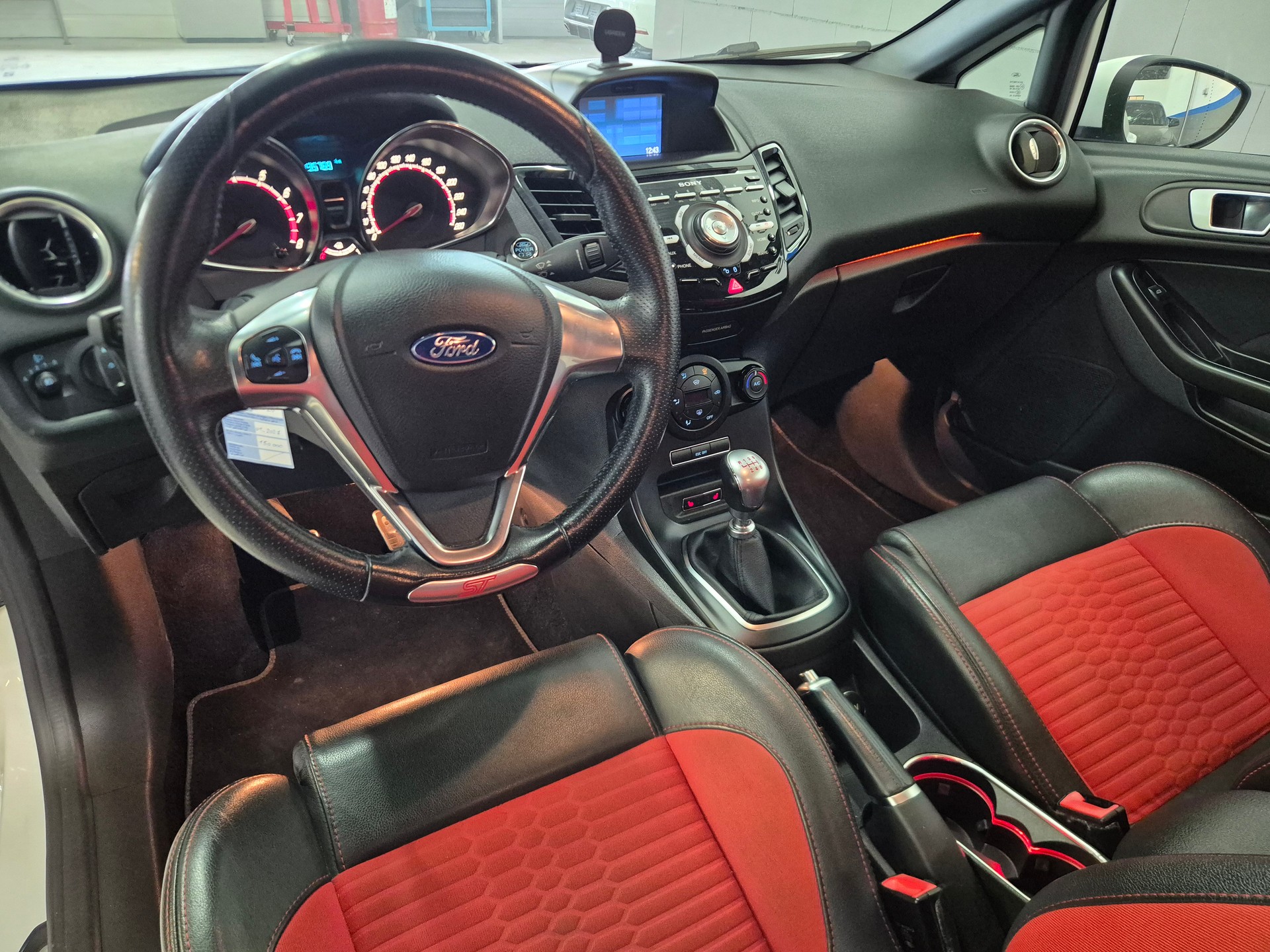 FORD Fiesta 1.6 SCTi ST-2-image-6