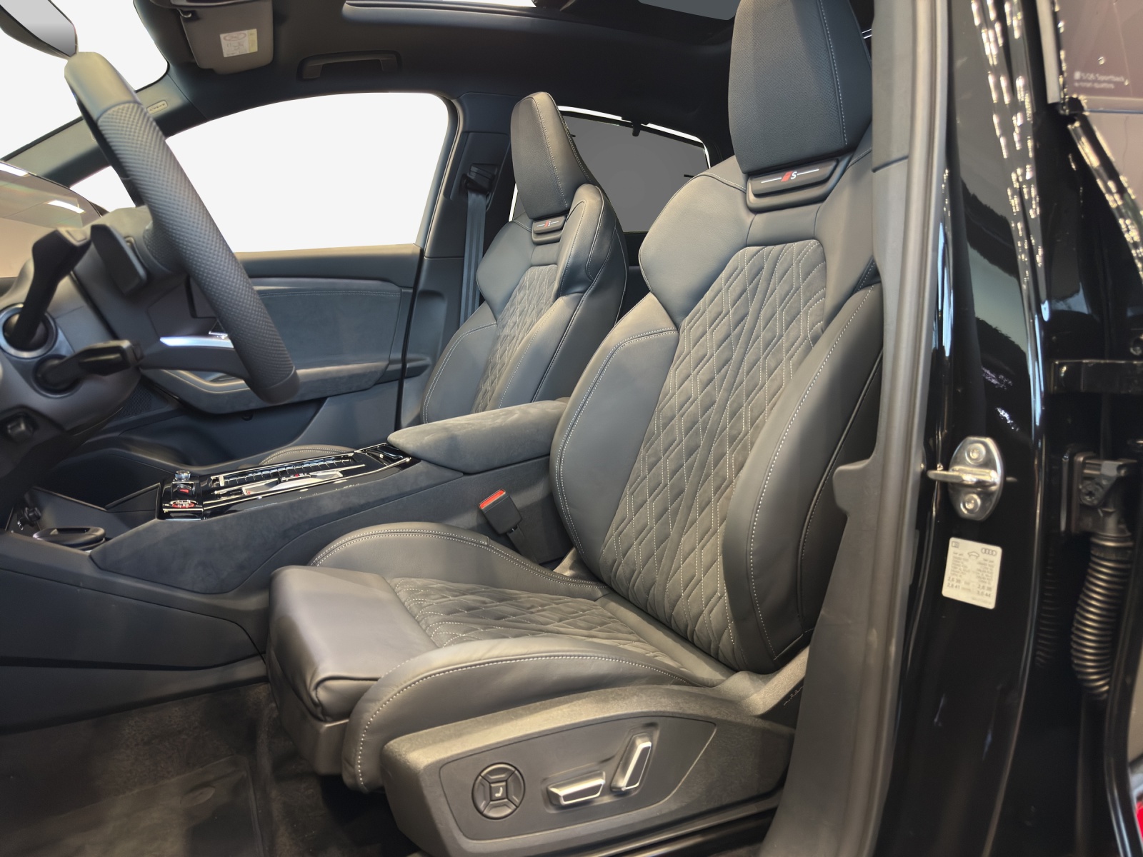 AUDI SQ6 Sportback e-tron quattro-image-7
