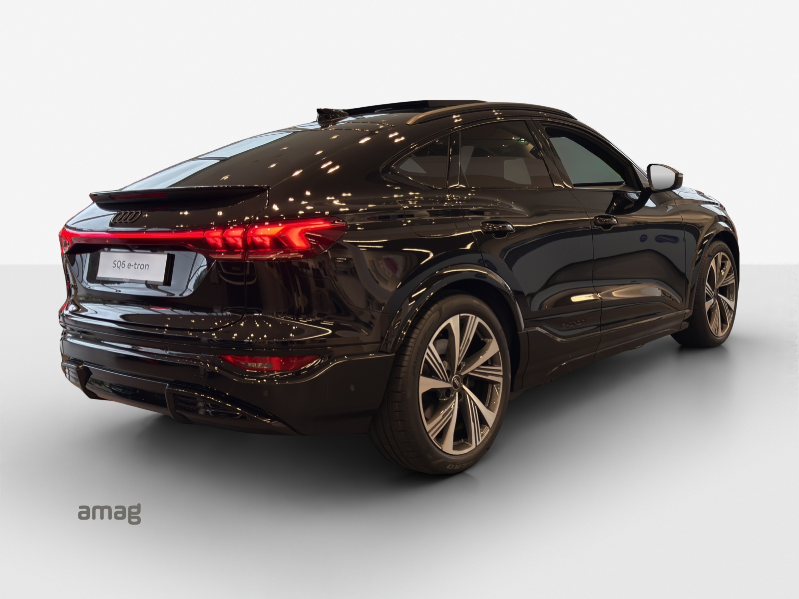 AUDI SQ6 Sportback e-tron quattro-image-4