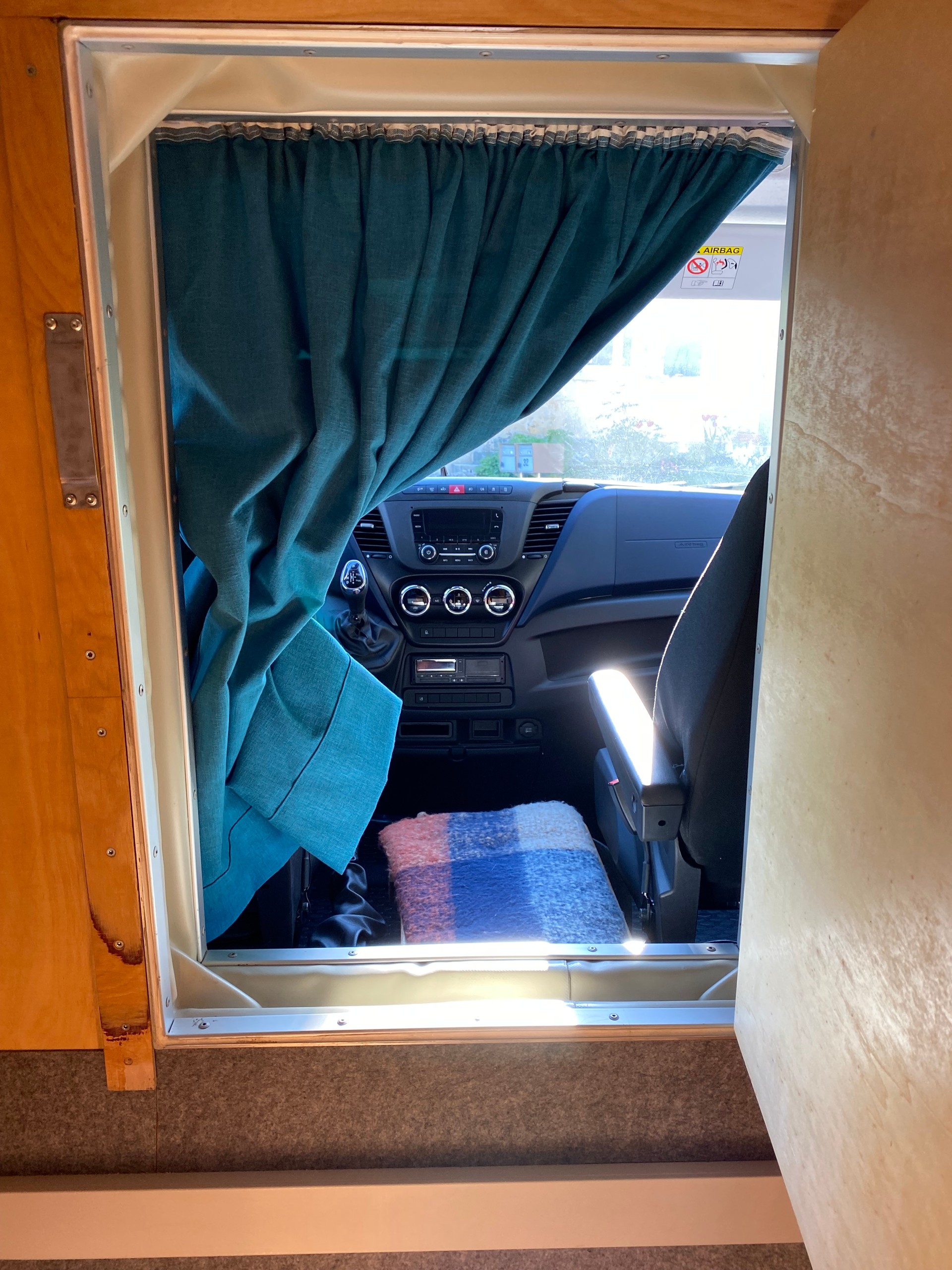 IVECO 50C18 Daily-image-5