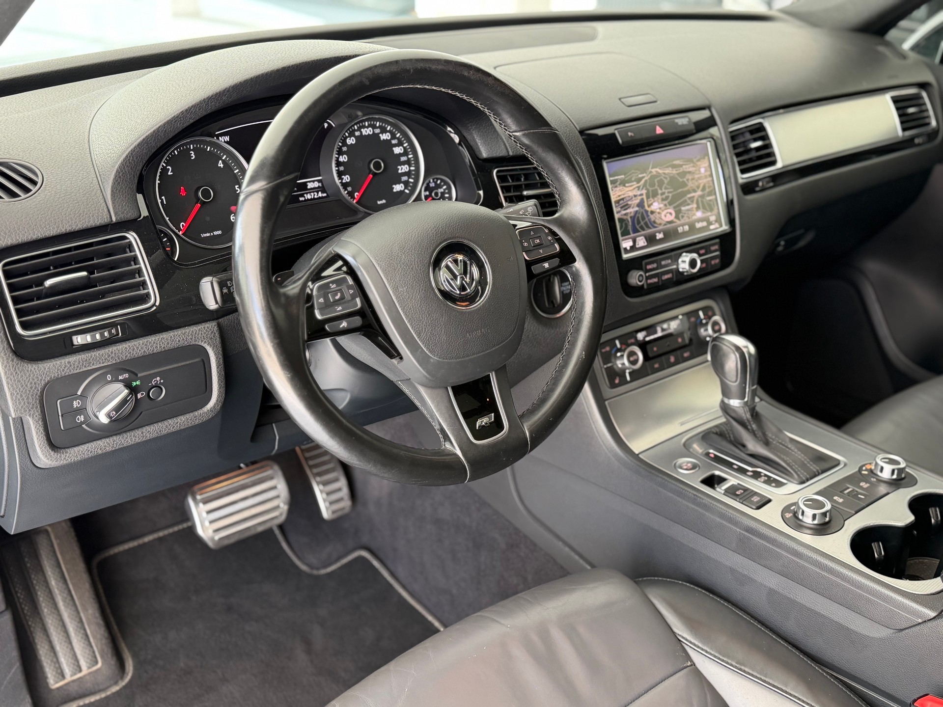 VW Touareg 4.2 TDI R ABT Black Pearl Edition Tiptronic-image-11